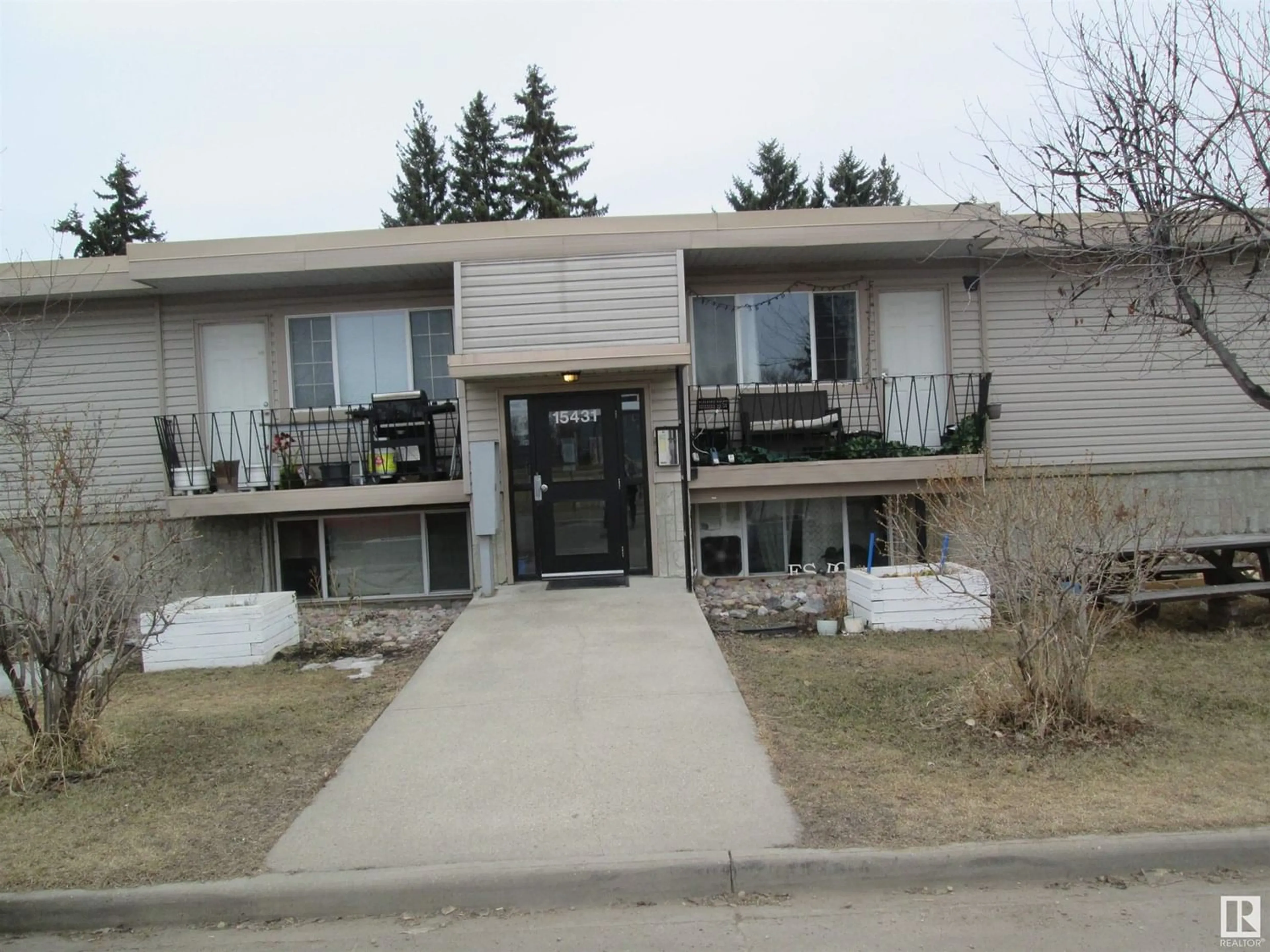 A pic from exterior of the house or condo for #2 15431 93 AV NW, Edmonton Alberta T5R5H4