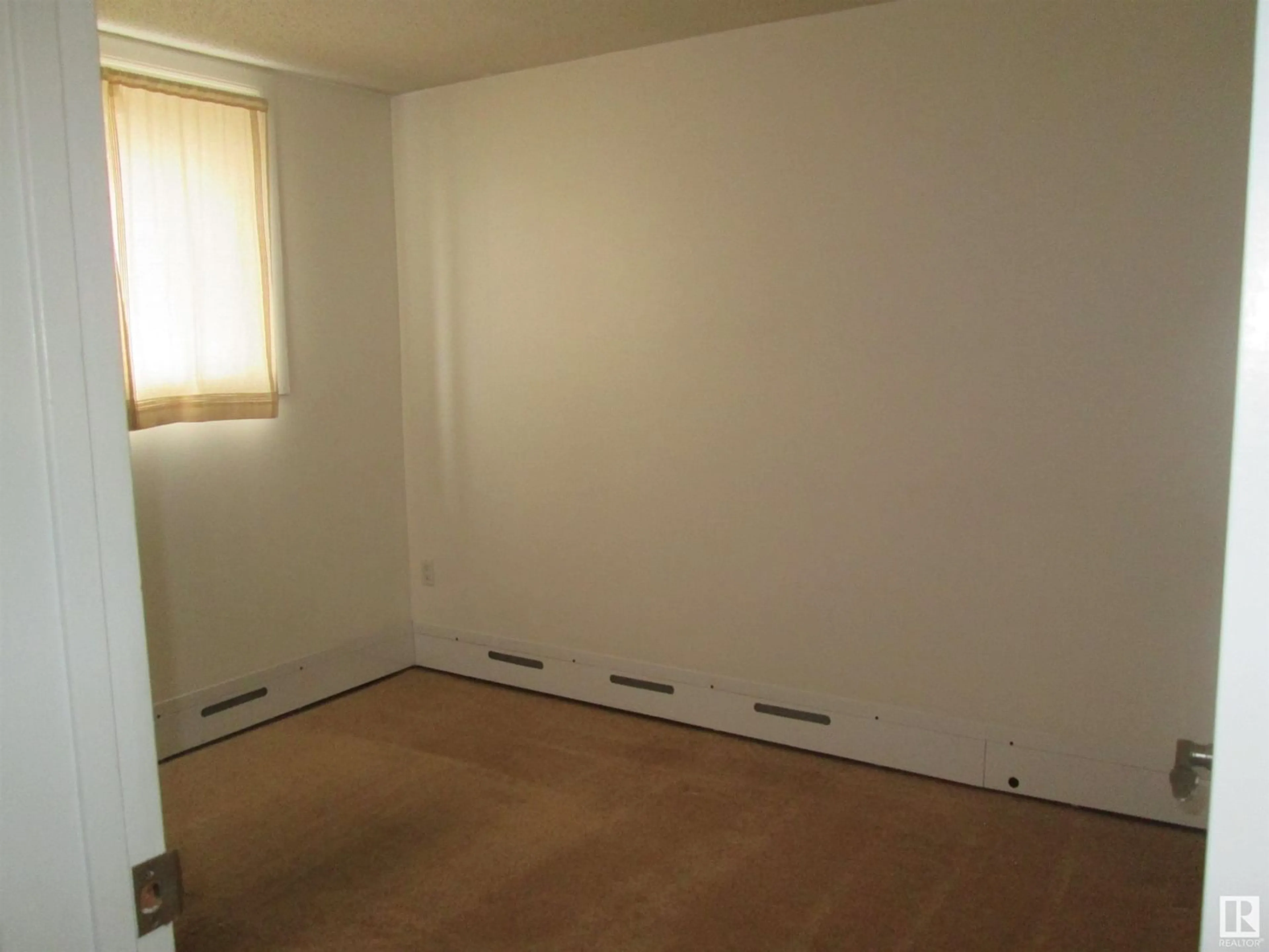 A pic of a room for #2 15431 93 AV NW, Edmonton Alberta T5R5H4