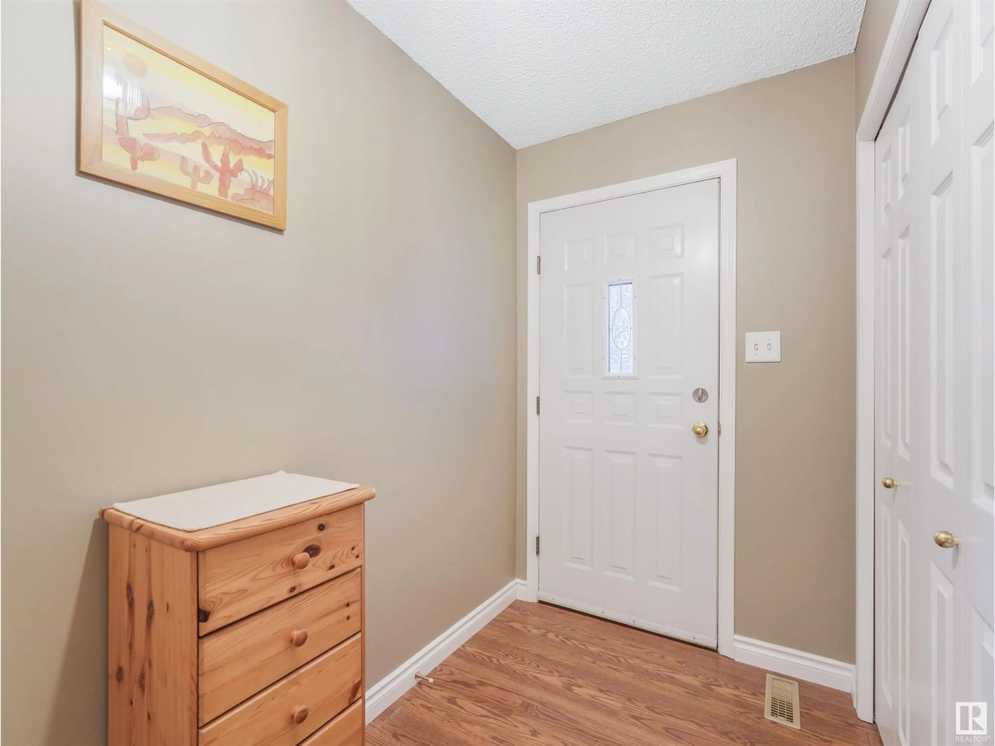 Indoor entryway for #5 13217 155 AV NW, Edmonton Alberta T6V1E6