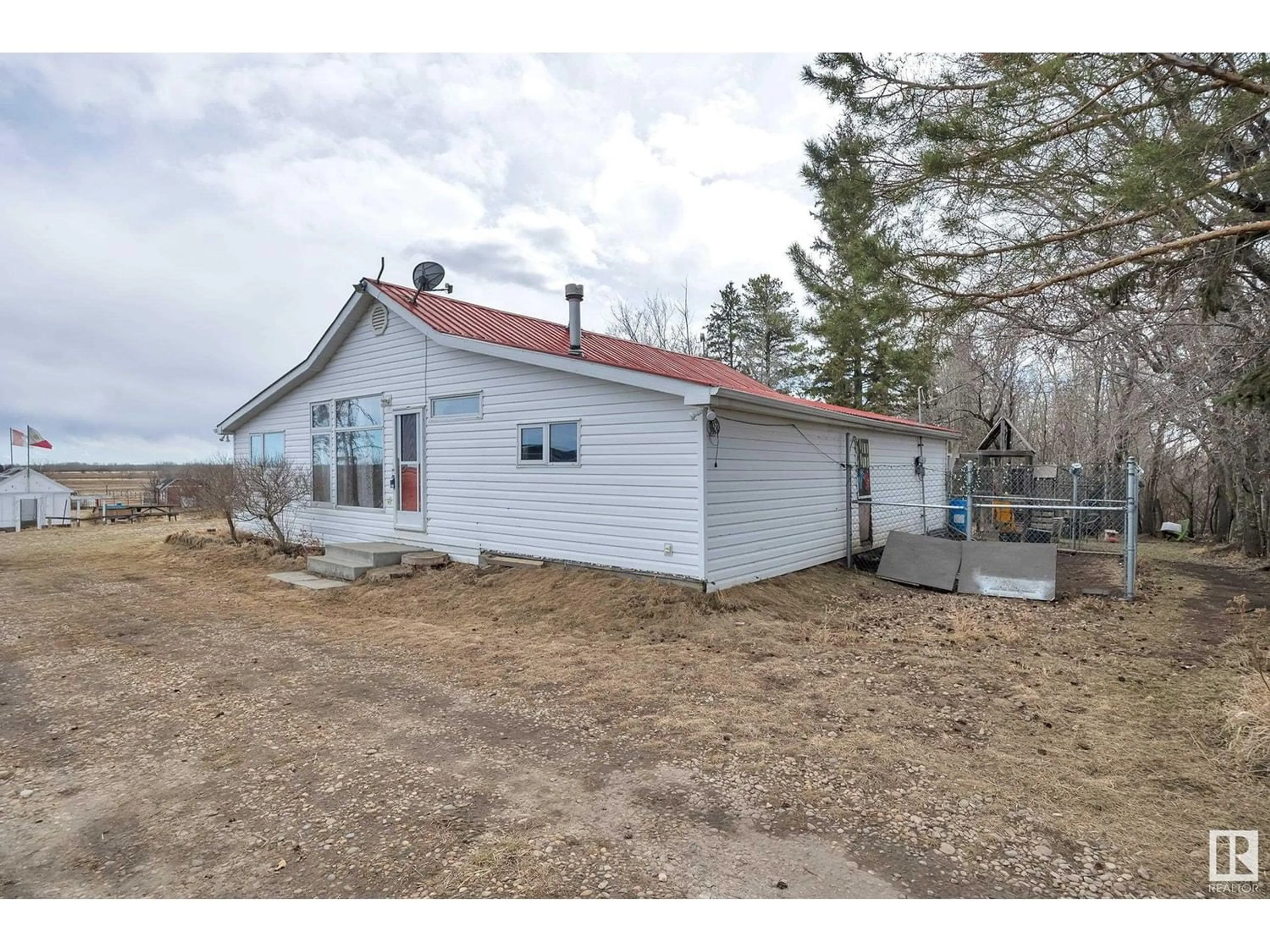 Cottage for 261081 HWY 616, Rural Wetaskiwin County Alberta T0C1Z0