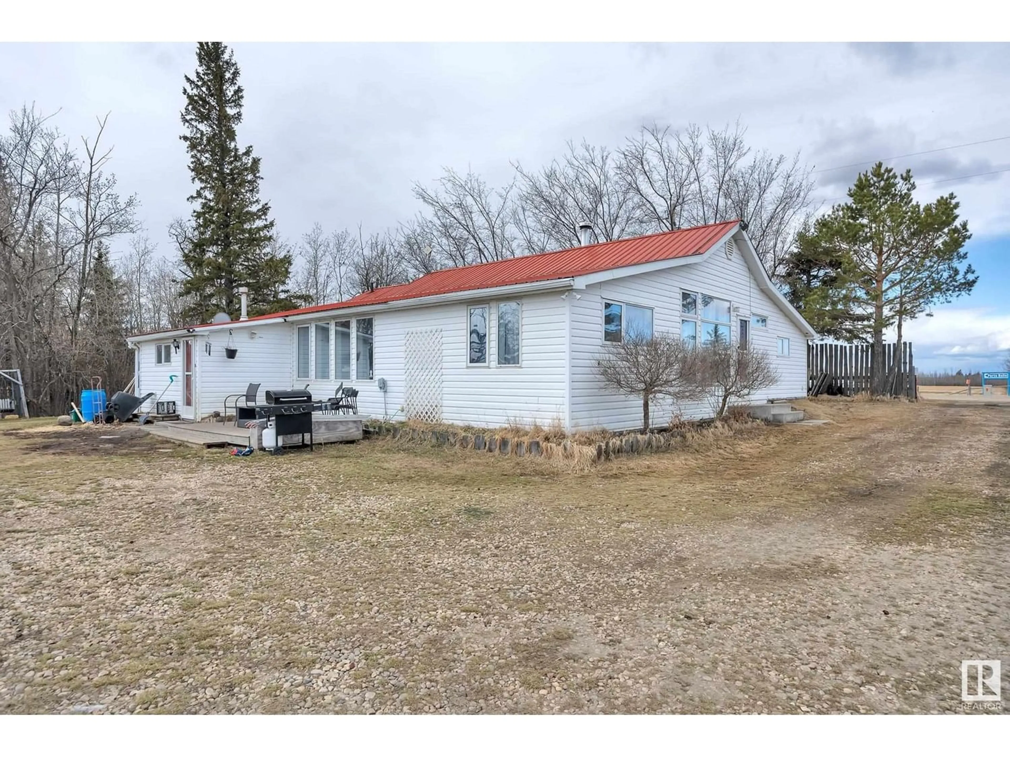 Cottage for 261081 HWY 616, Rural Wetaskiwin County Alberta T0C1Z0