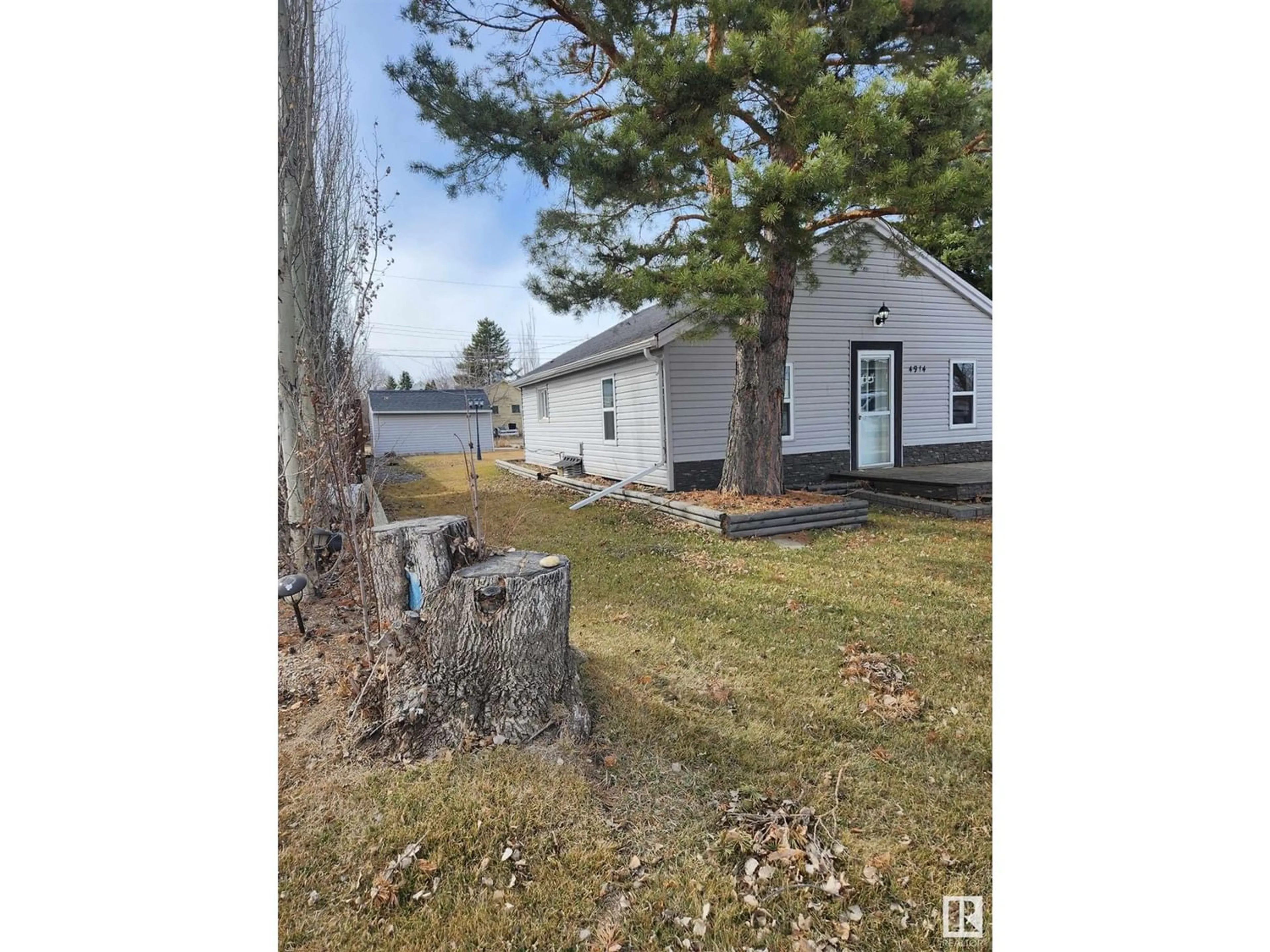 Frontside or backside of a home for 4914 47 ST, Killam Alberta T0B2L0