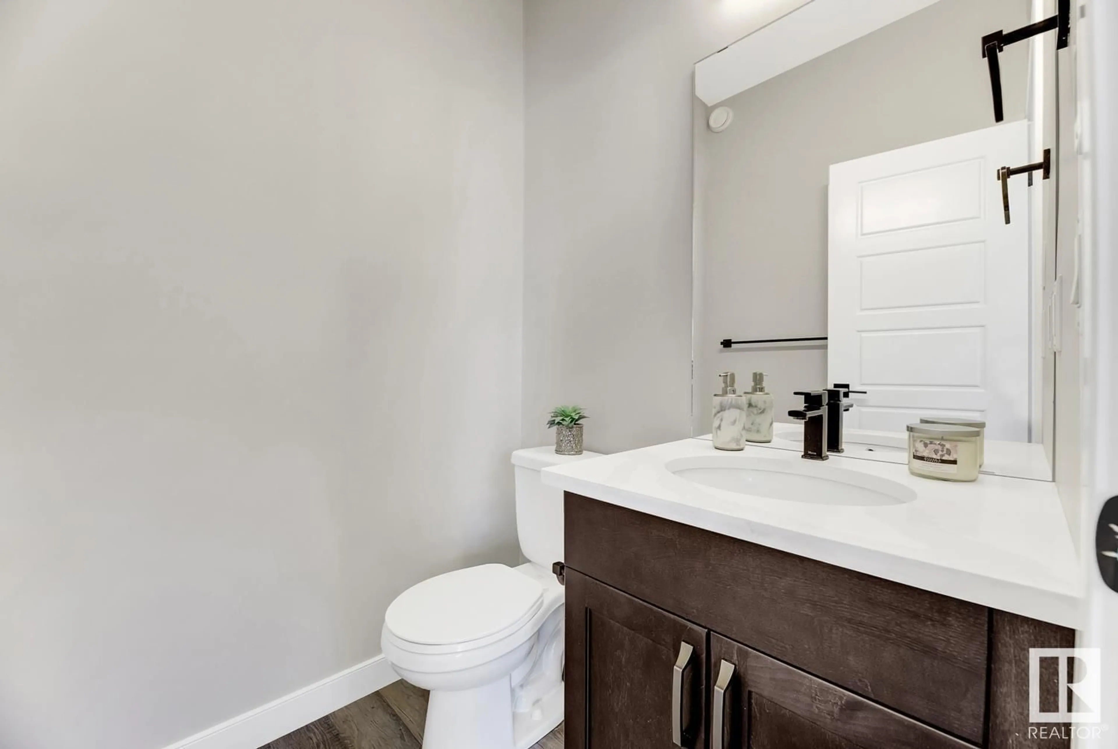 Bathroom for 7805 Yorke RD NW, Edmonton Alberta T5G2R5