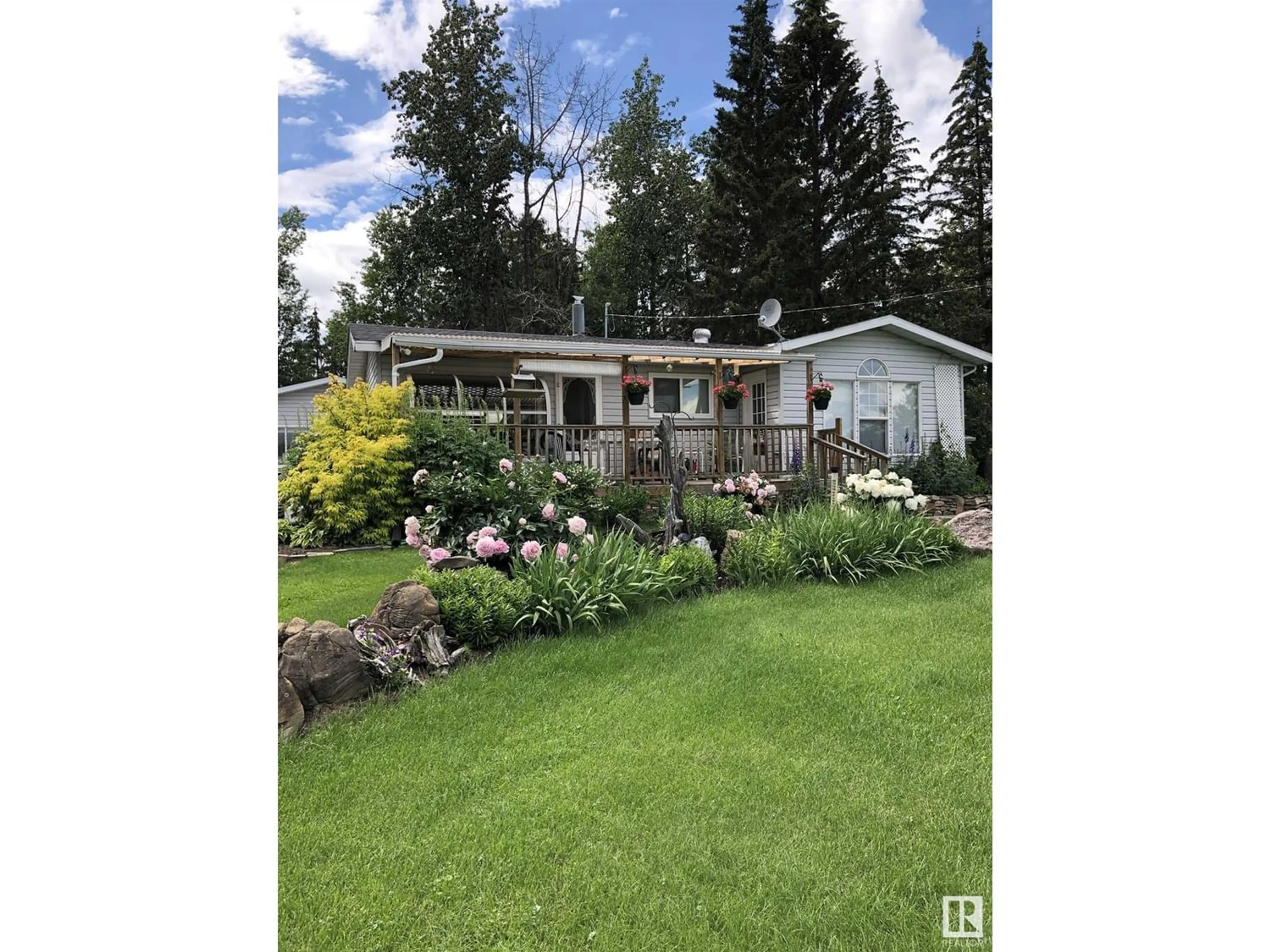 Cottage for 461048 RR63, Rural Wetaskiwin County Alberta T0C0T0