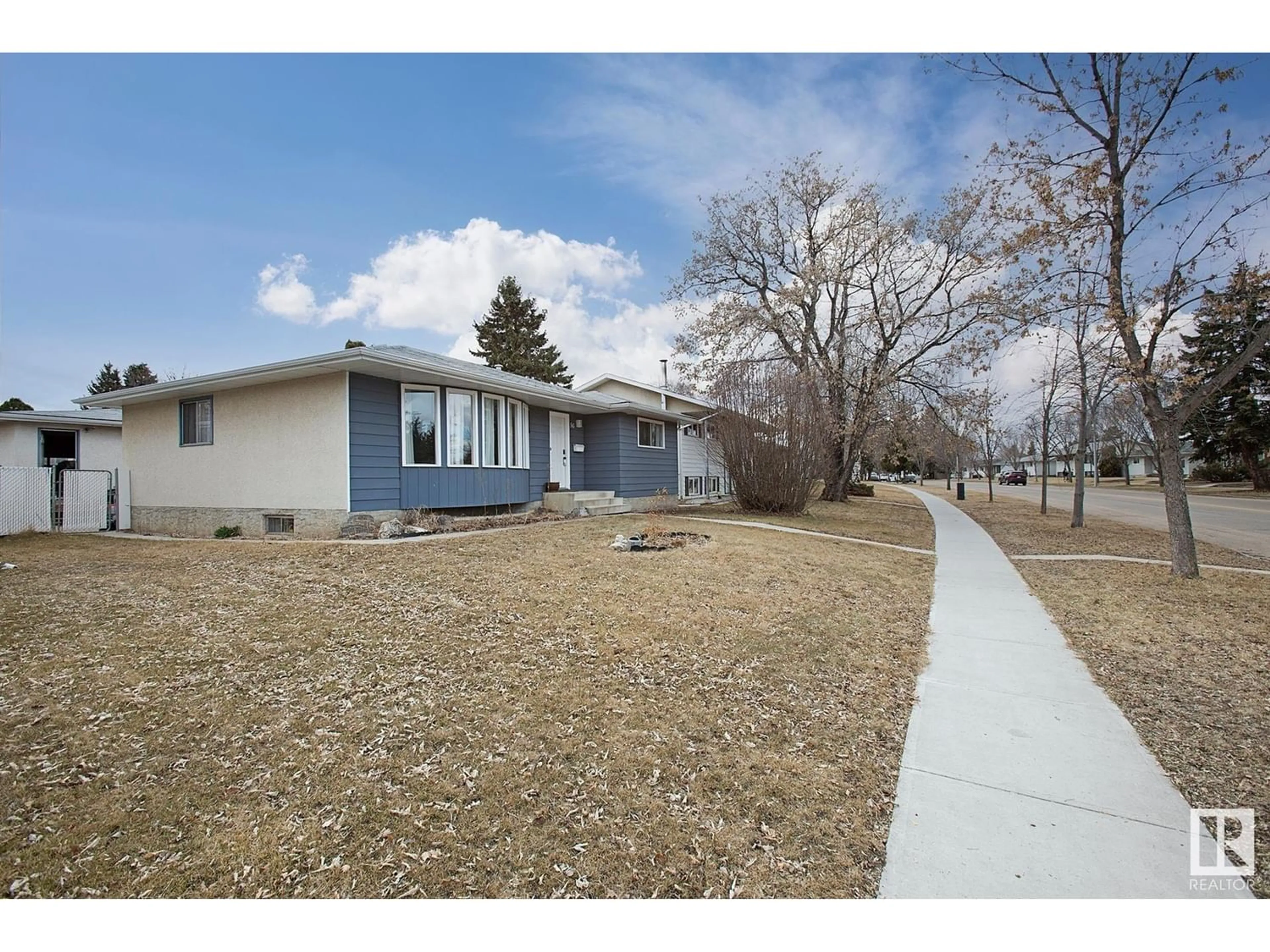 Frontside or backside of a home for 56 WOODHAVEN DR, Spruce Grove Alberta T7X1M8