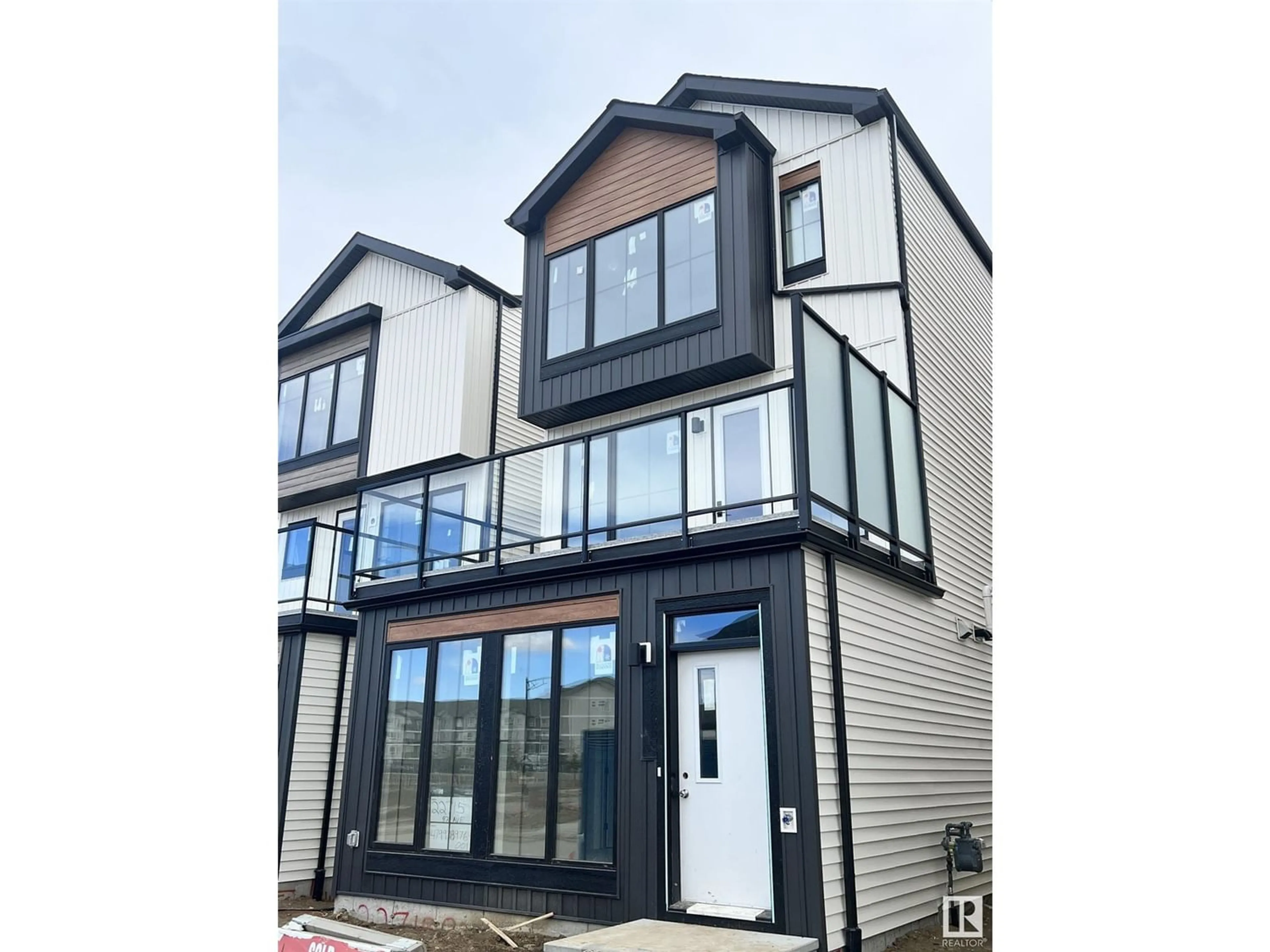 A pic from exterior of the house or condo for 22715 82 AV NW, Edmonton Alberta T5T4N5