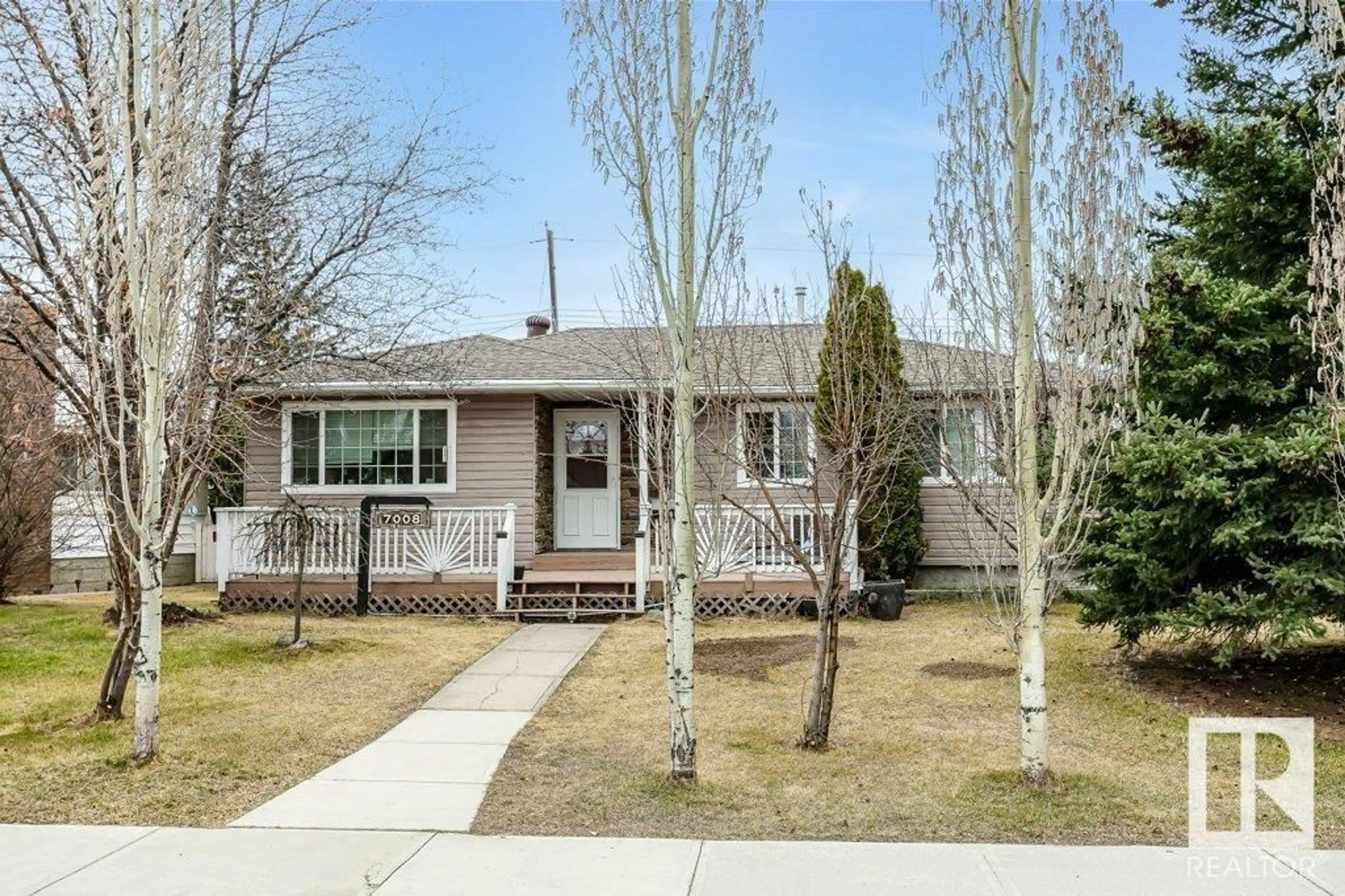 Outside view for 7008 76 ST NW, Edmonton Alberta T6C2J5