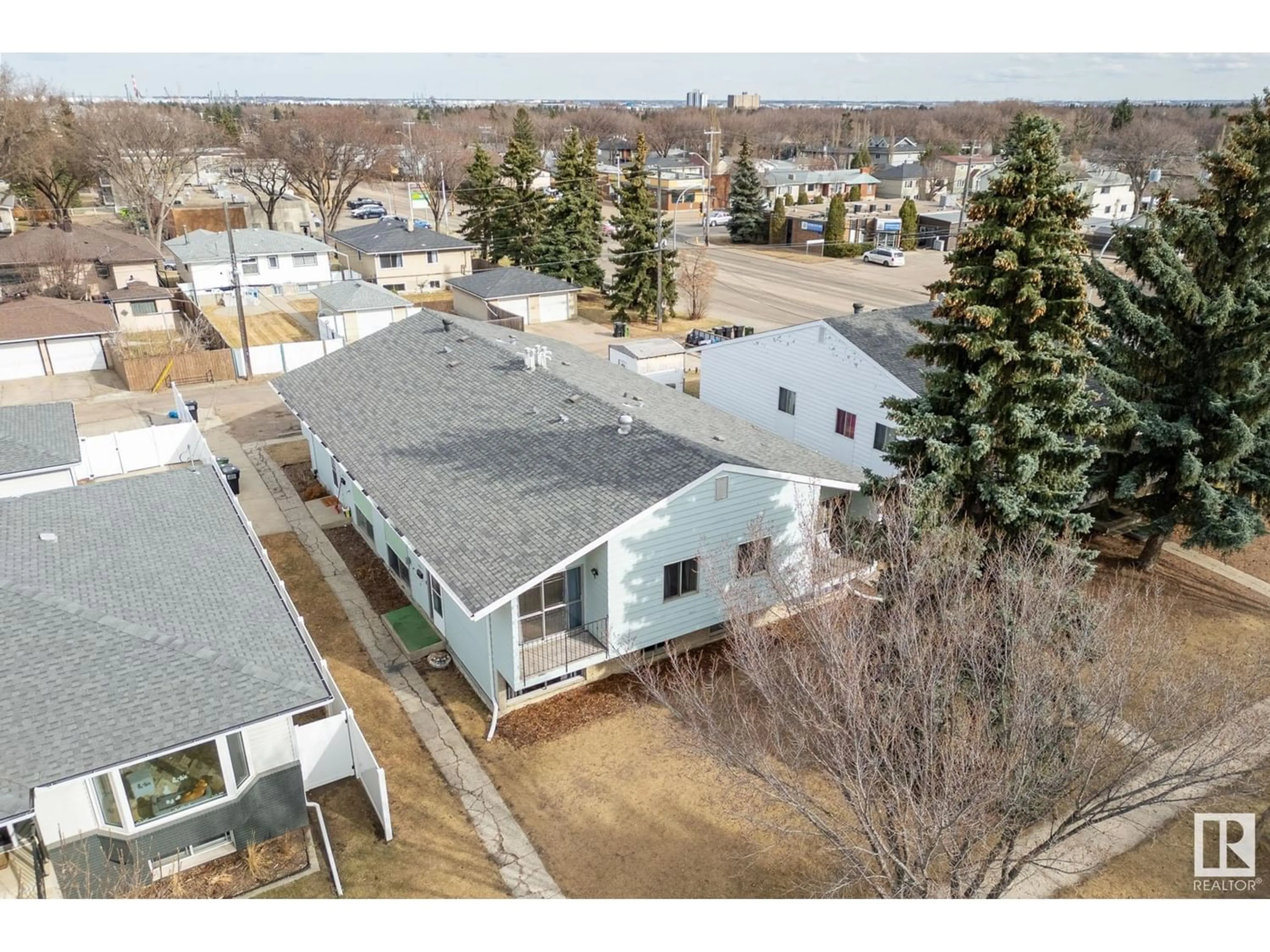 Frontside or backside of a home for 10611 80 ST NW, Edmonton Alberta T6A3J9