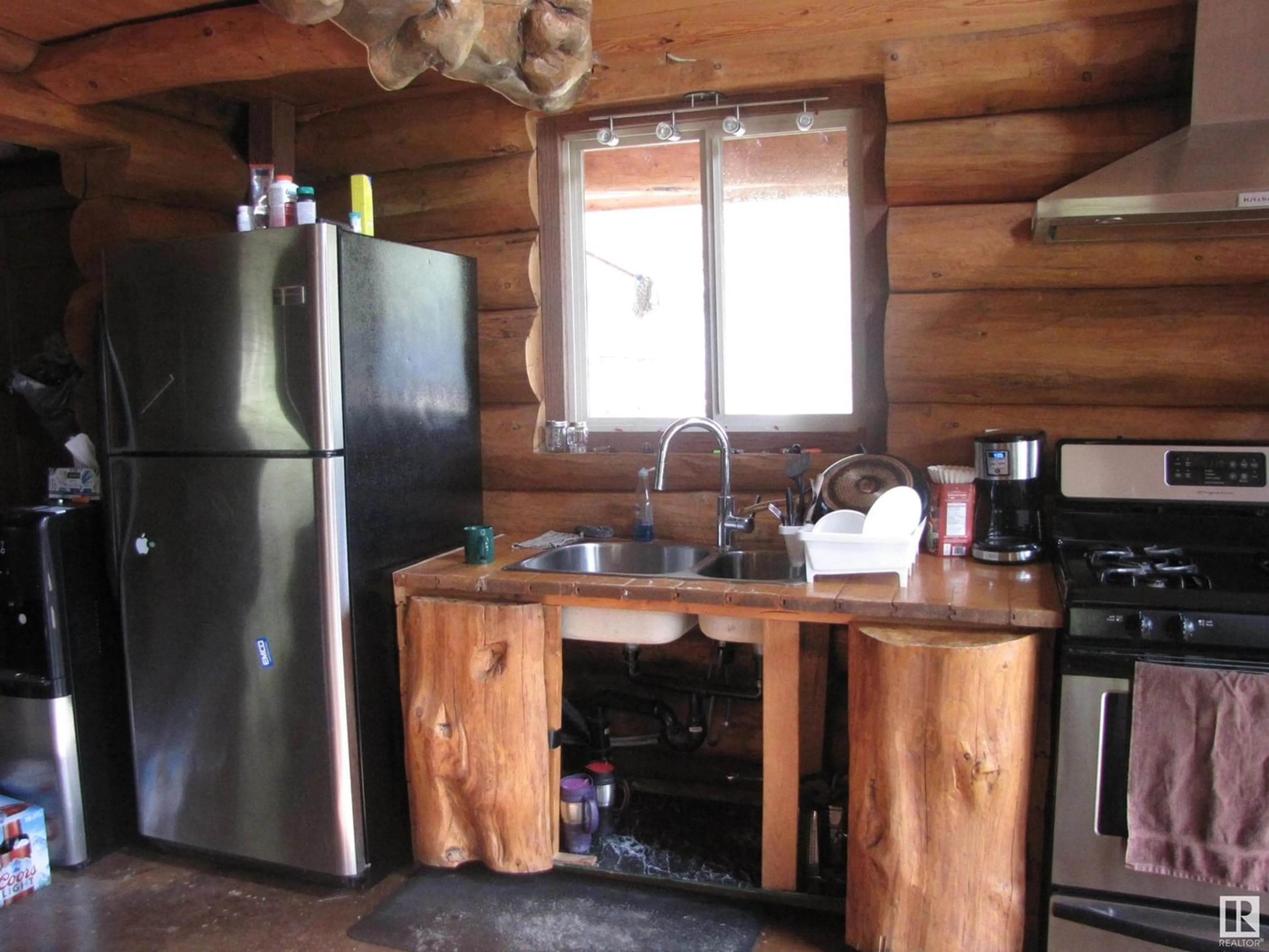 Rustic kitchen for 58128 HIGHWAY 757, Rural Lac Ste. Anne County Alberta T0E2A0