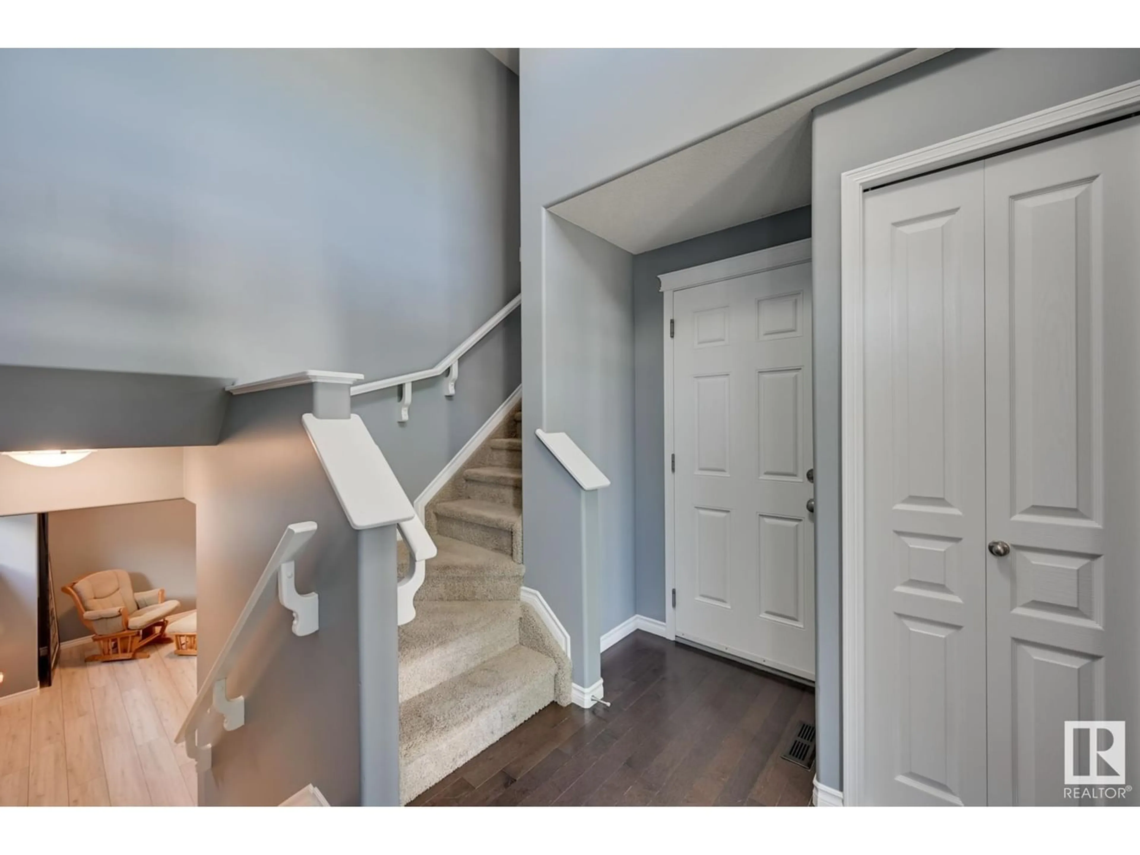 Indoor entryway for 9 CATALINA CO, Fort Saskatchewan Alberta T8L0E9