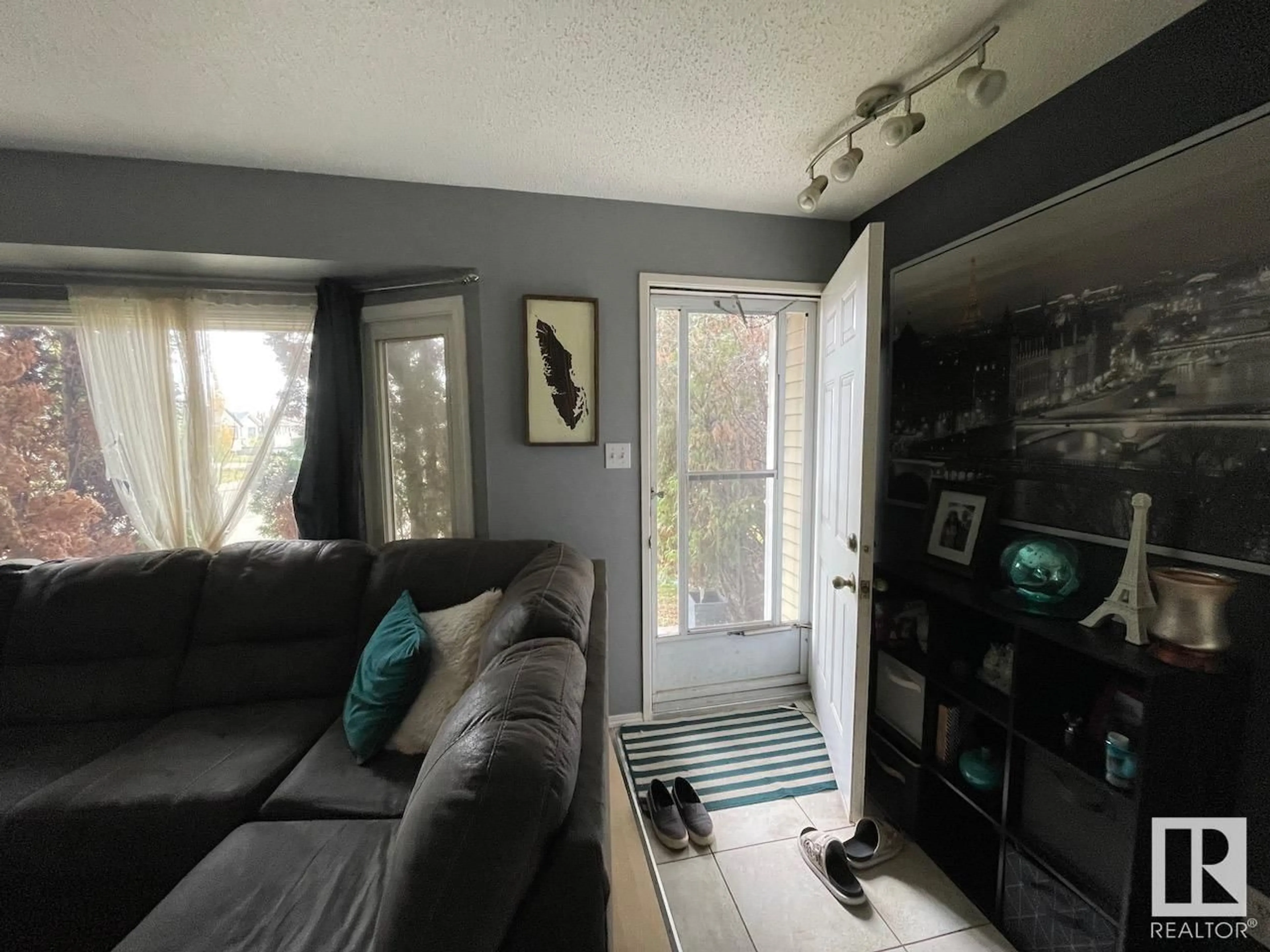 A pic of a room for 14540 20 ST NW, Edmonton Alberta T5Y1V7