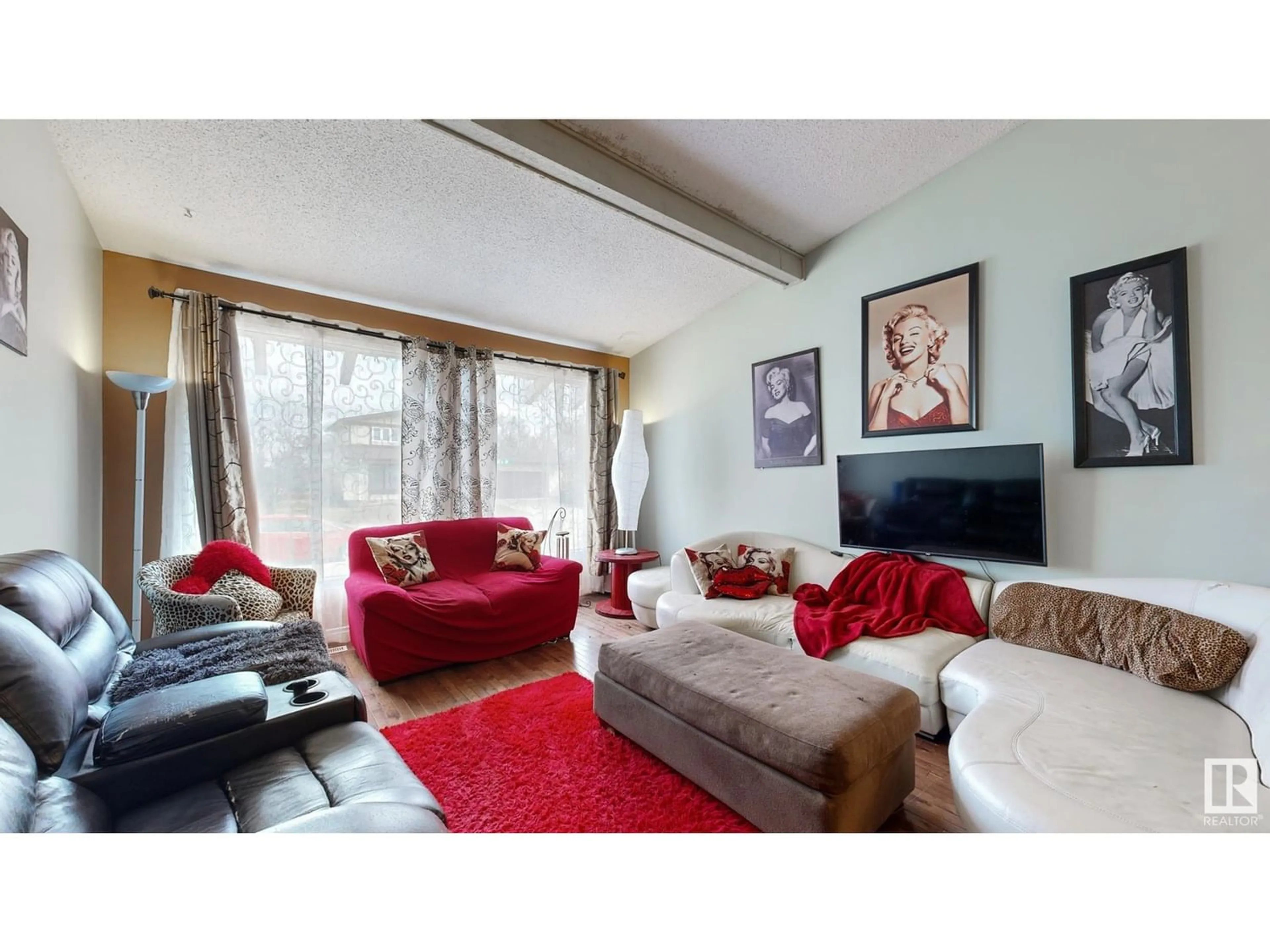 Living room for 17923 87A AV NW, Edmonton Alberta T5T0Z3