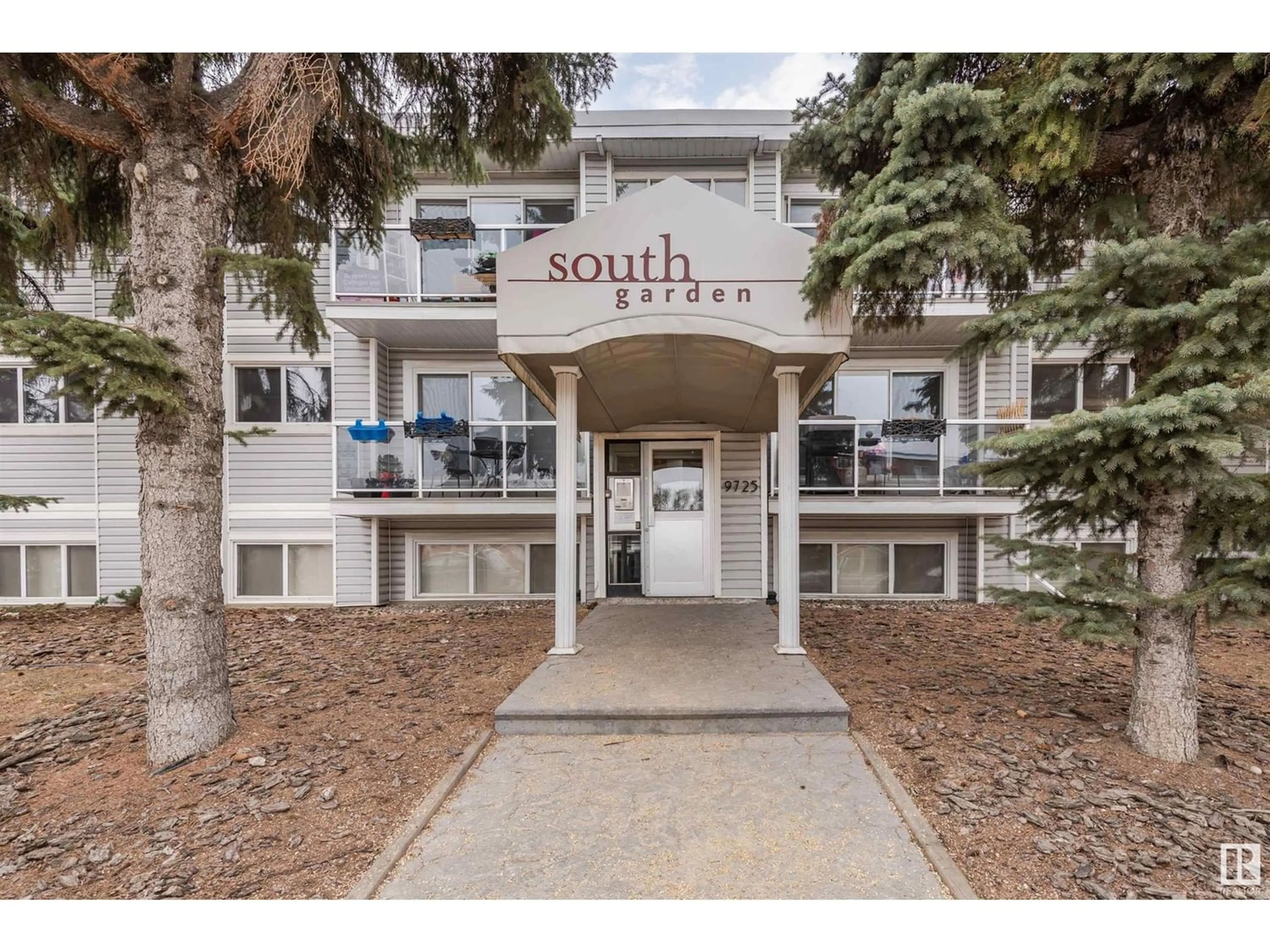 A pic from exterior of the house or condo for #101 9725 82 AV NW, Edmonton Alberta T6E1Y6