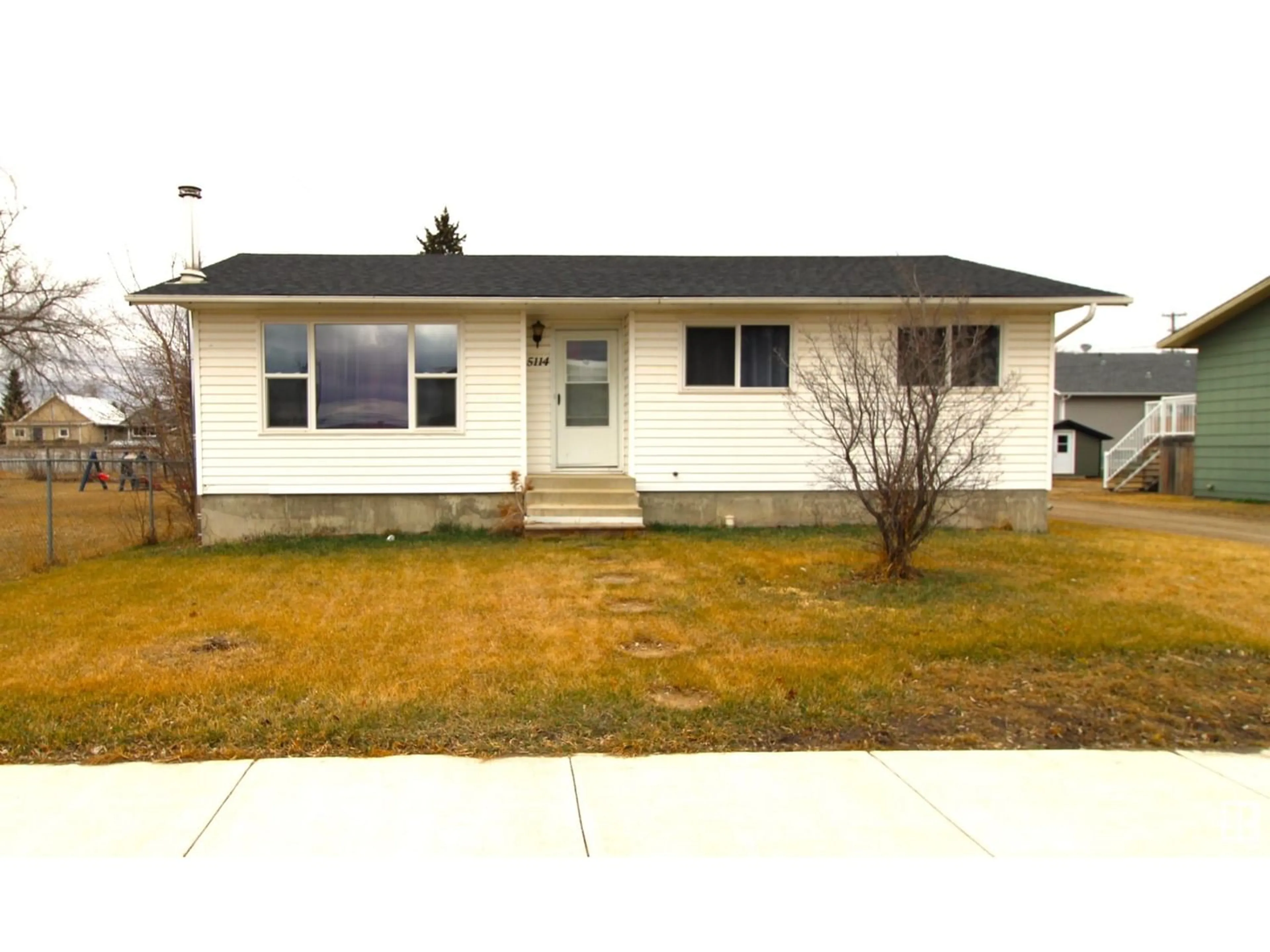 Frontside or backside of a home for 5114 52 AV, St. Paul Town Alberta T0A3A1