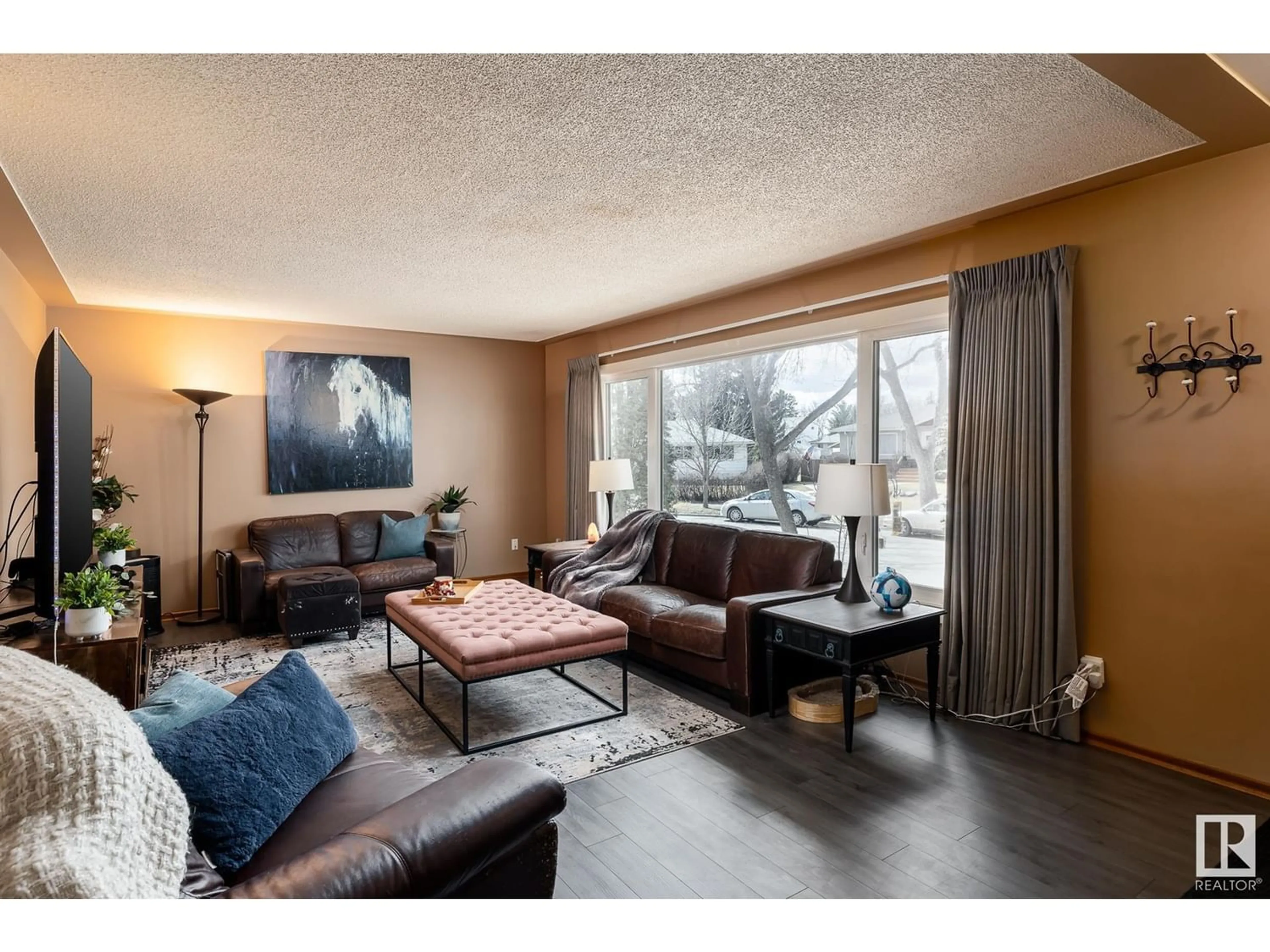 Living room for 12831 106 ST NW, Edmonton Alberta T5E4T5