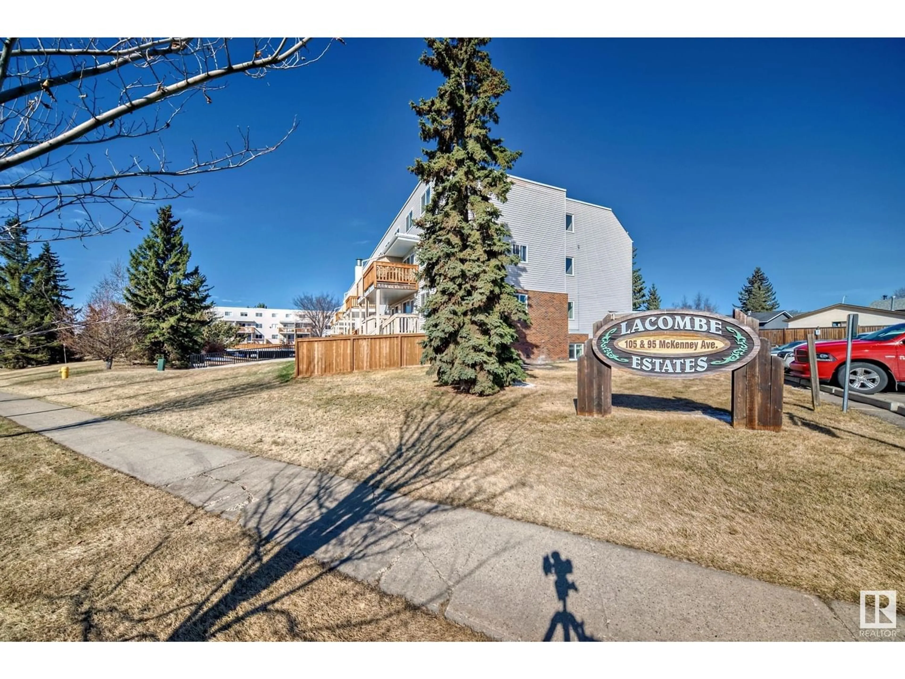 A pic from exterior of the house or condo for #222 95 MCKENNEY AV NW, St. Albert Alberta T8N2Y2