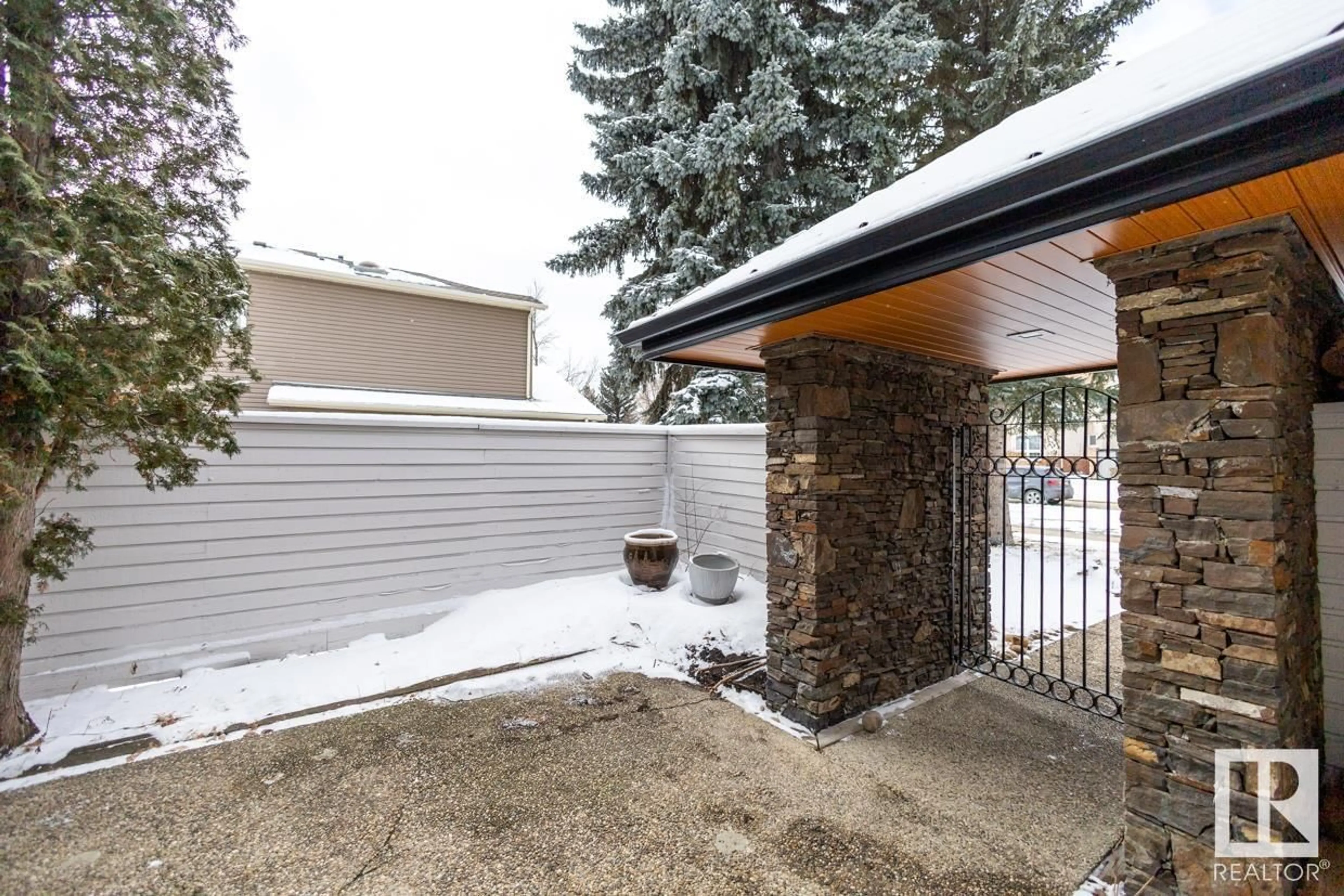 Patio for 521 HEGLER CR NW, Edmonton Alberta T6R1T4