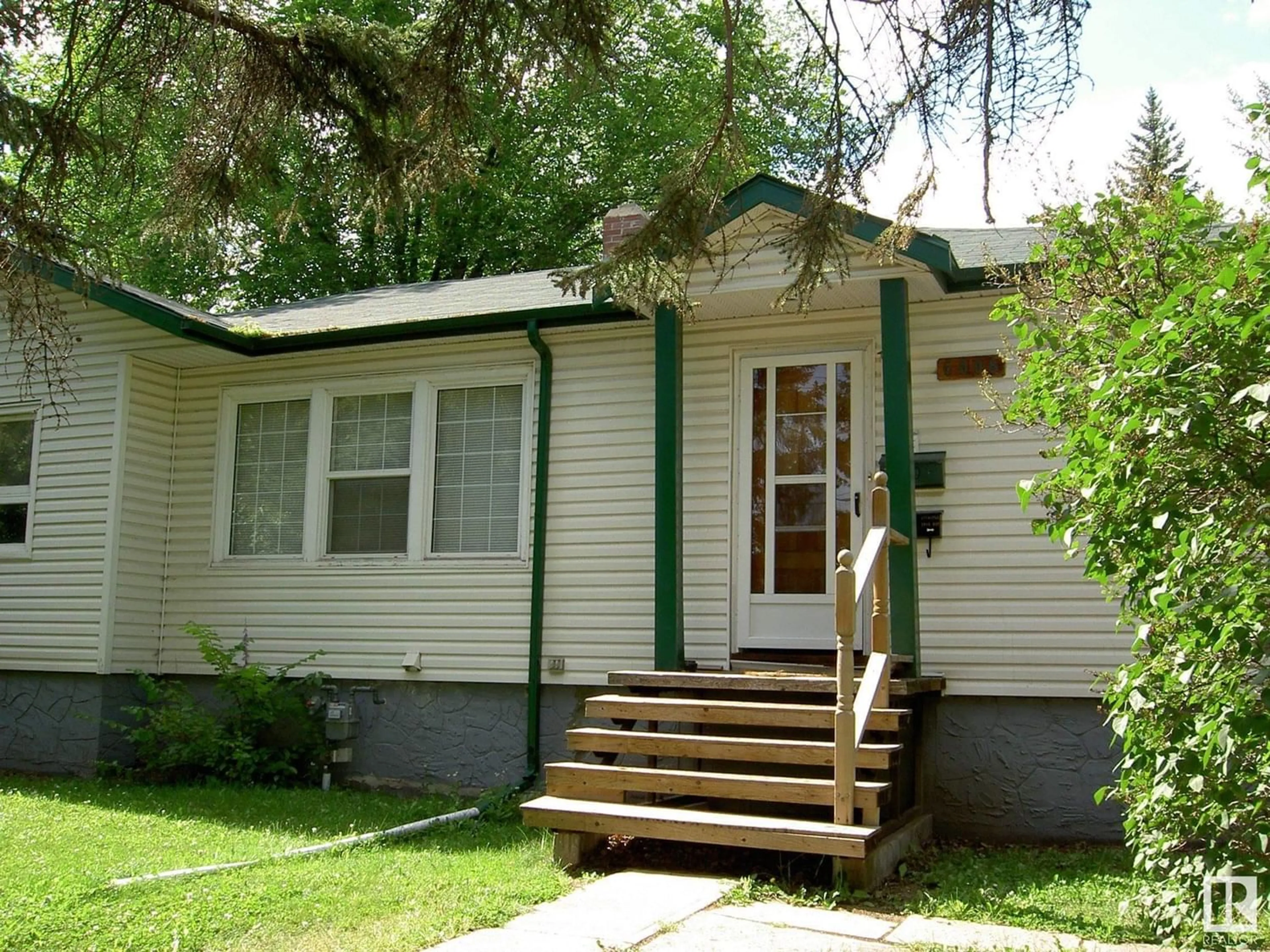 Cottage for 6008 107 ST NW, Edmonton Alberta T6H2X8