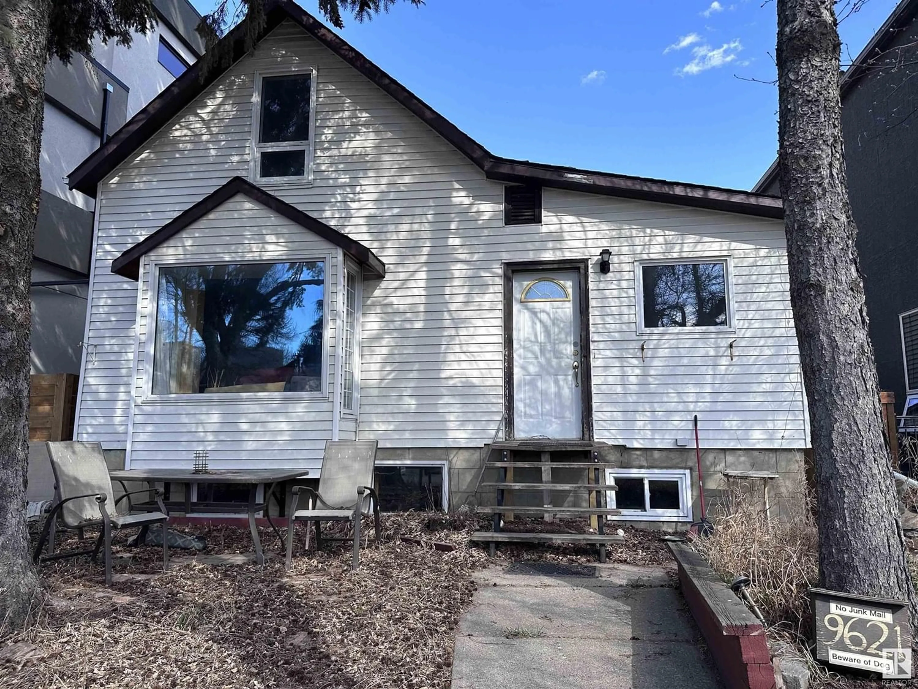 Frontside or backside of a home for 9621 101 ST NW, Edmonton Alberta T5K0W7