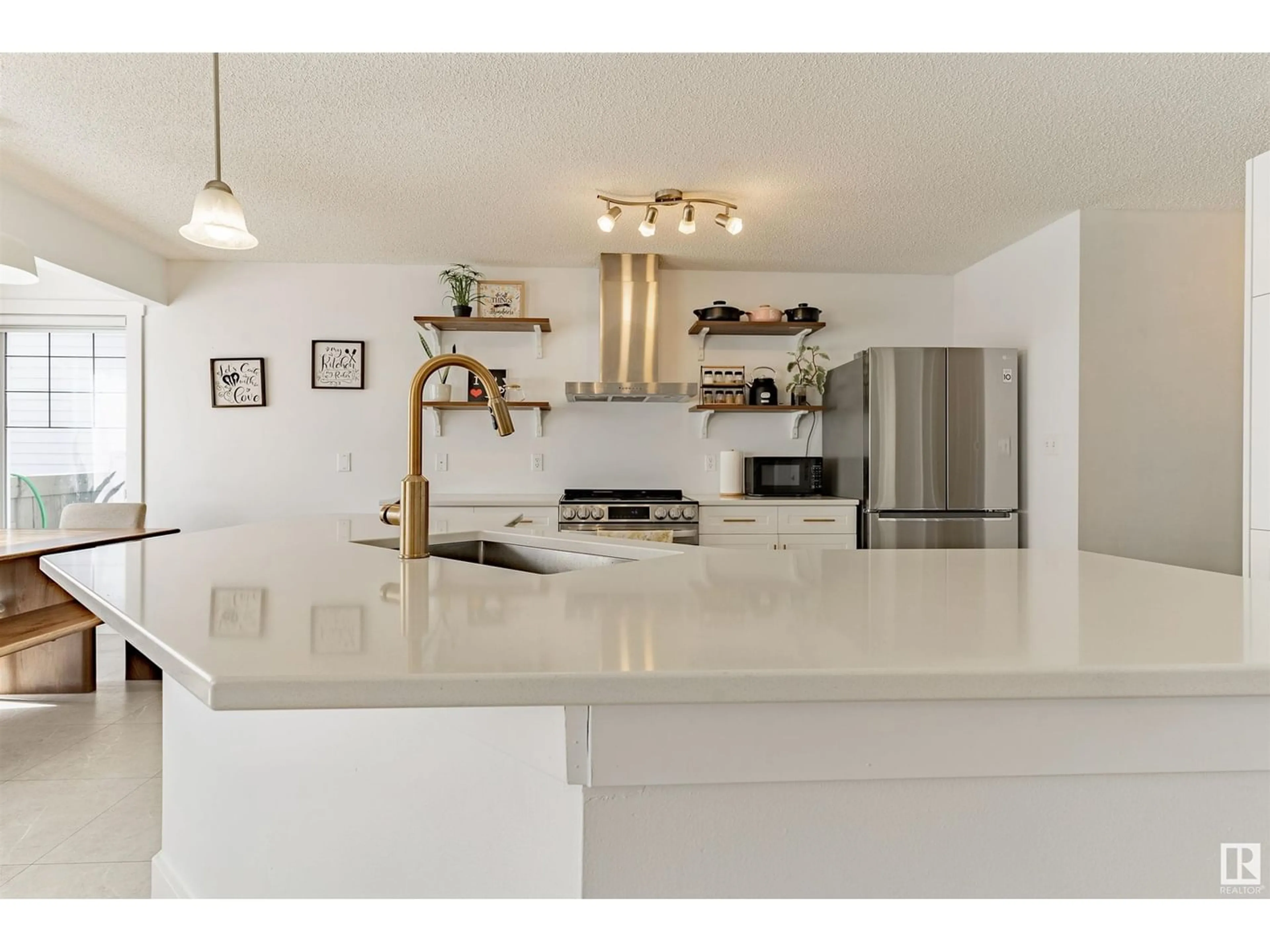Contemporary kitchen for 1814 MELROSE CR SW, Edmonton Alberta T6W1V5