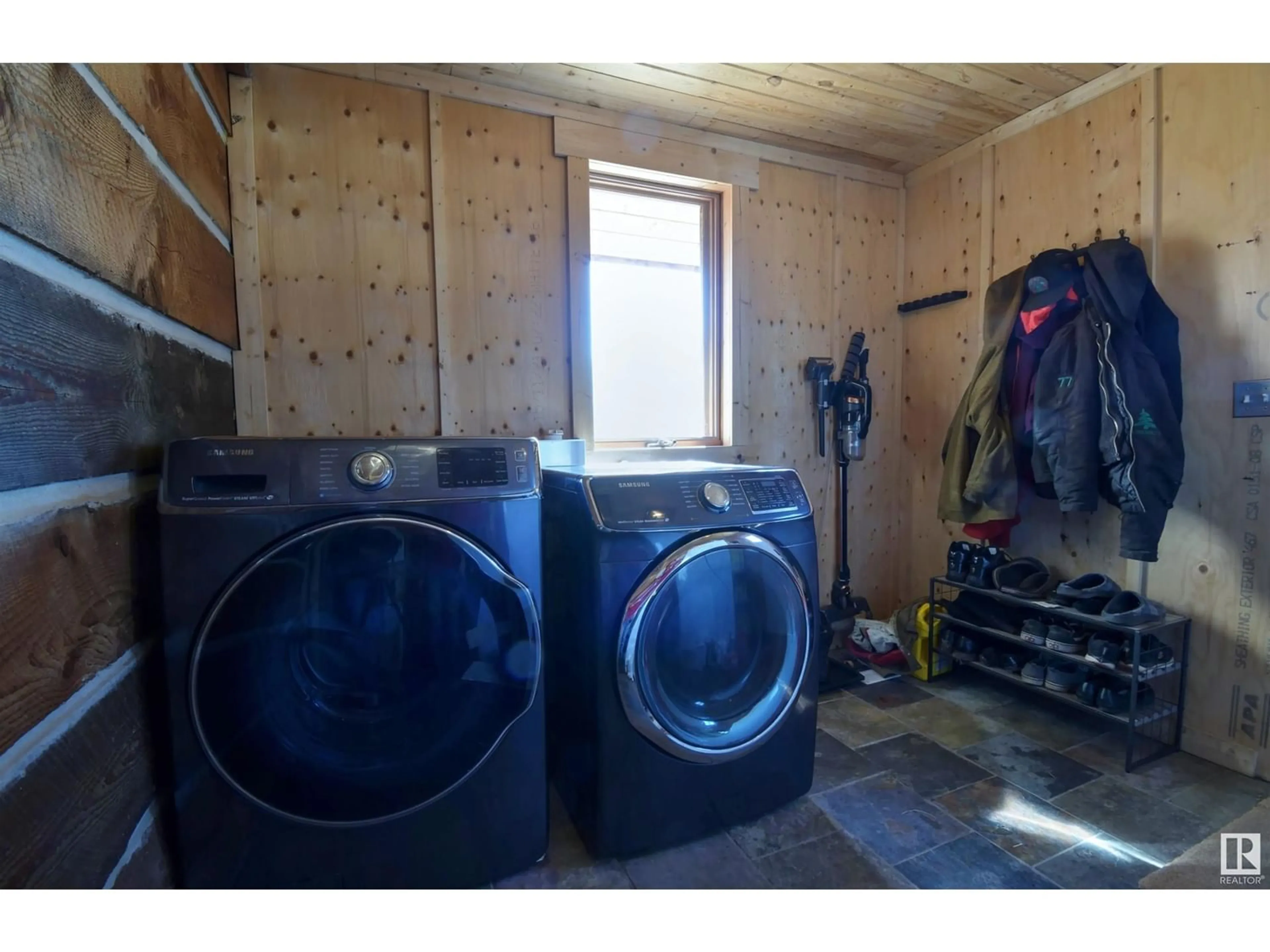 Laundry room for 551047 RR 85, Rural Two Hills County Alberta T0A3K0