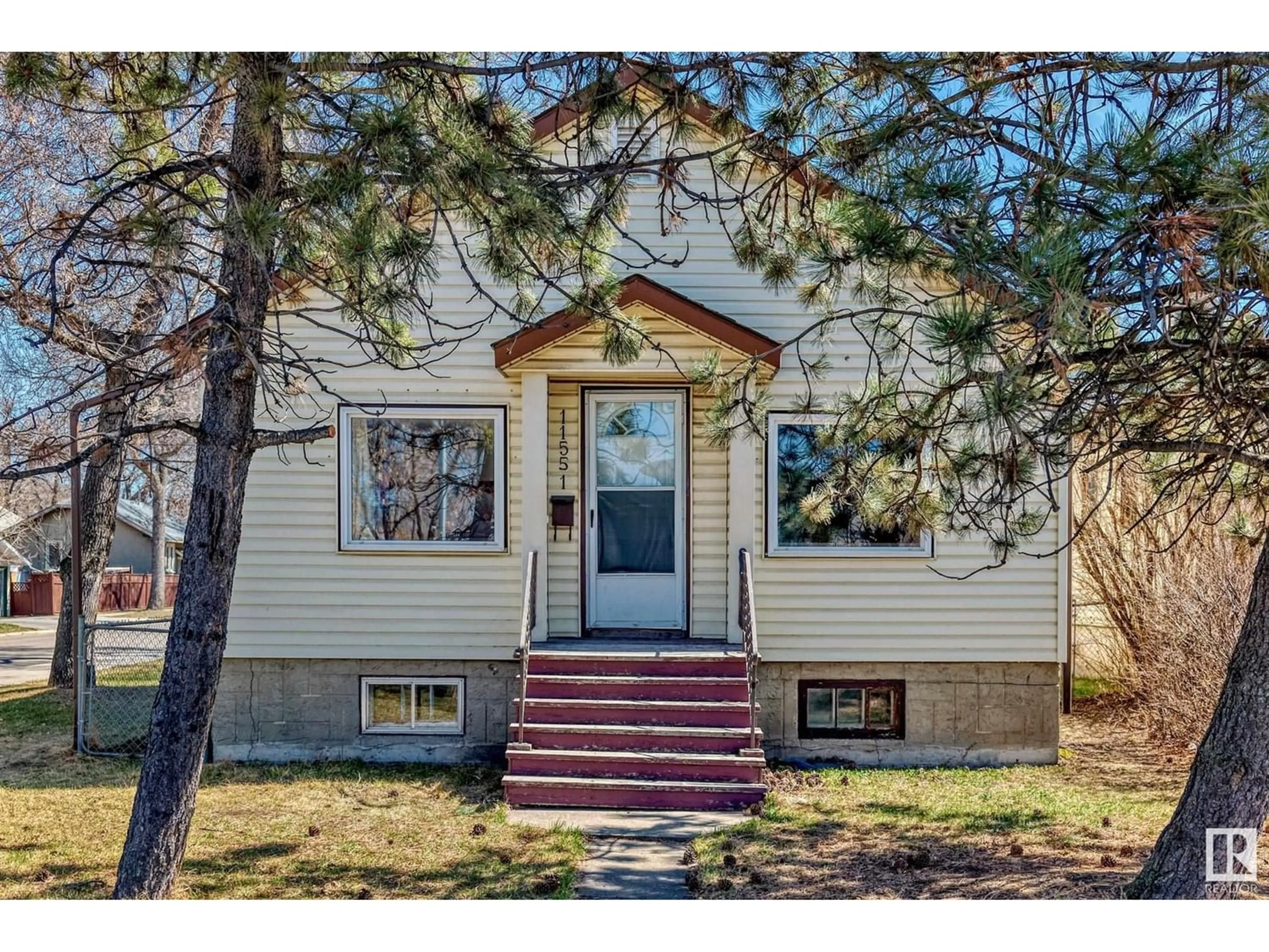 Cottage for 11551 101 ST NW, Edmonton Alberta T5G2B2