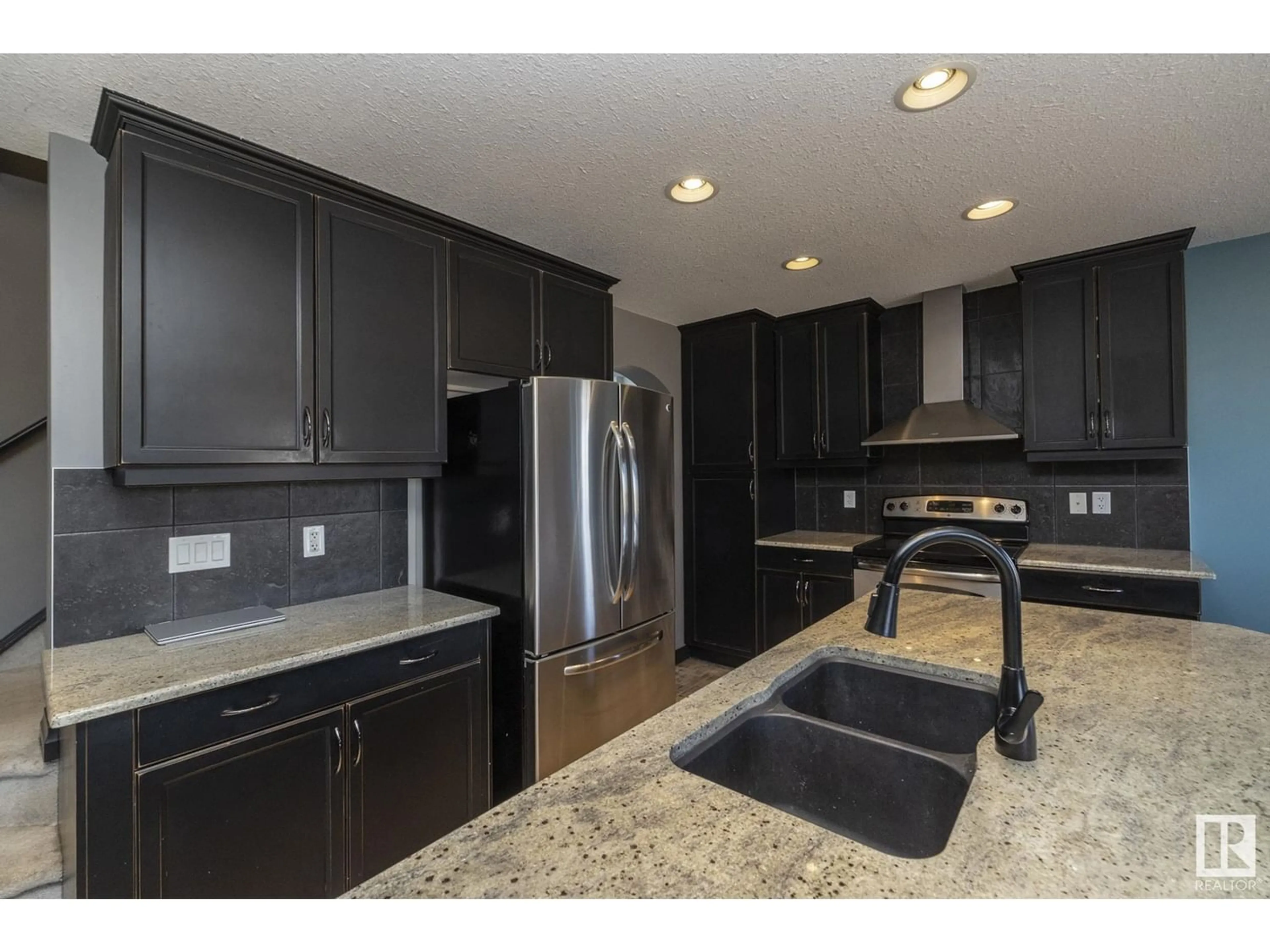 Kitchen for 60 BECKER CR, Fort Saskatchewan Alberta T8L0C1