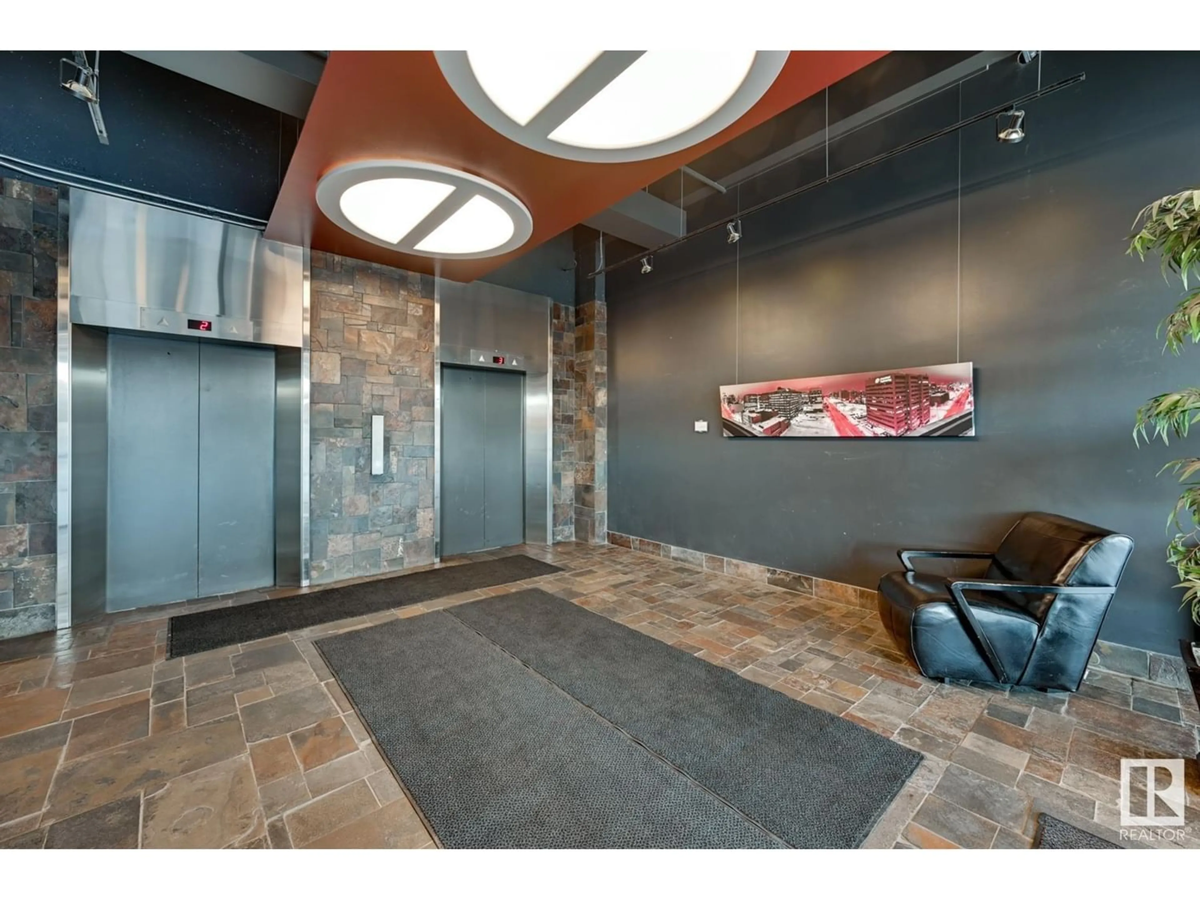 Indoor foyer for #901 10105 109 ST NW, Edmonton Alberta T5J1M8