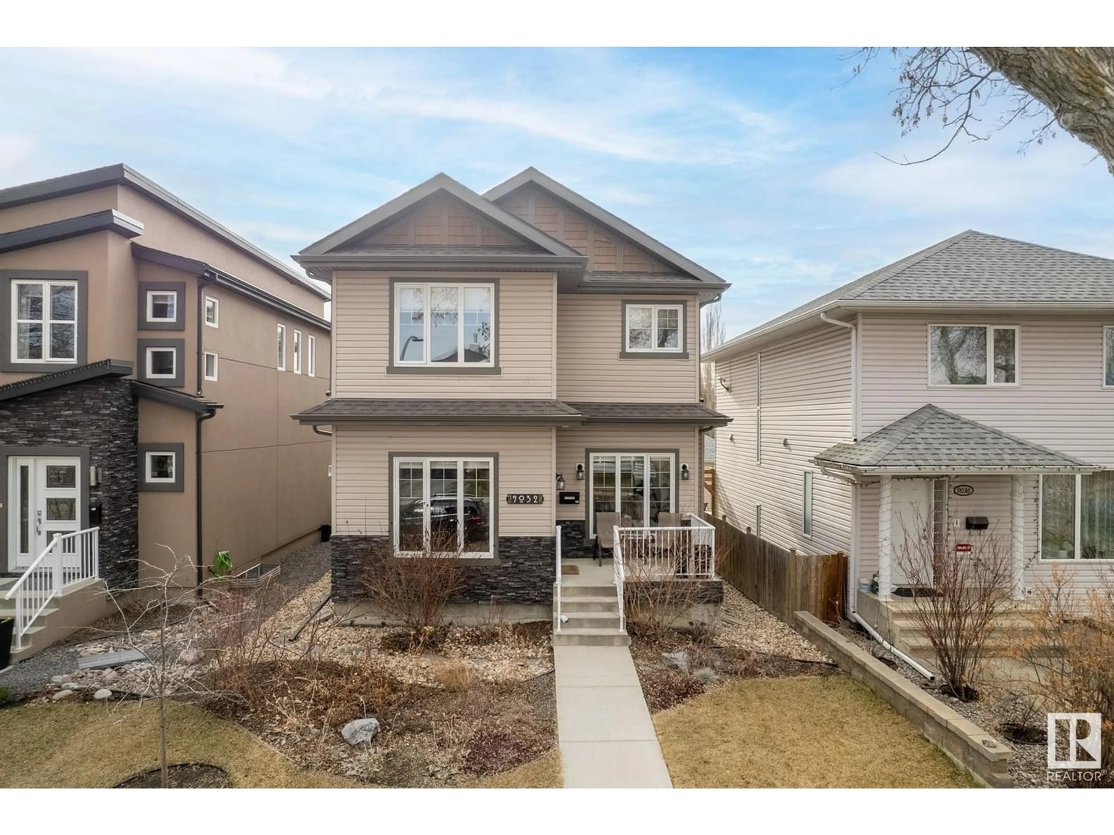 Frontside or backside of a home for 9032 93 ST NW, Edmonton Alberta T6C3T4