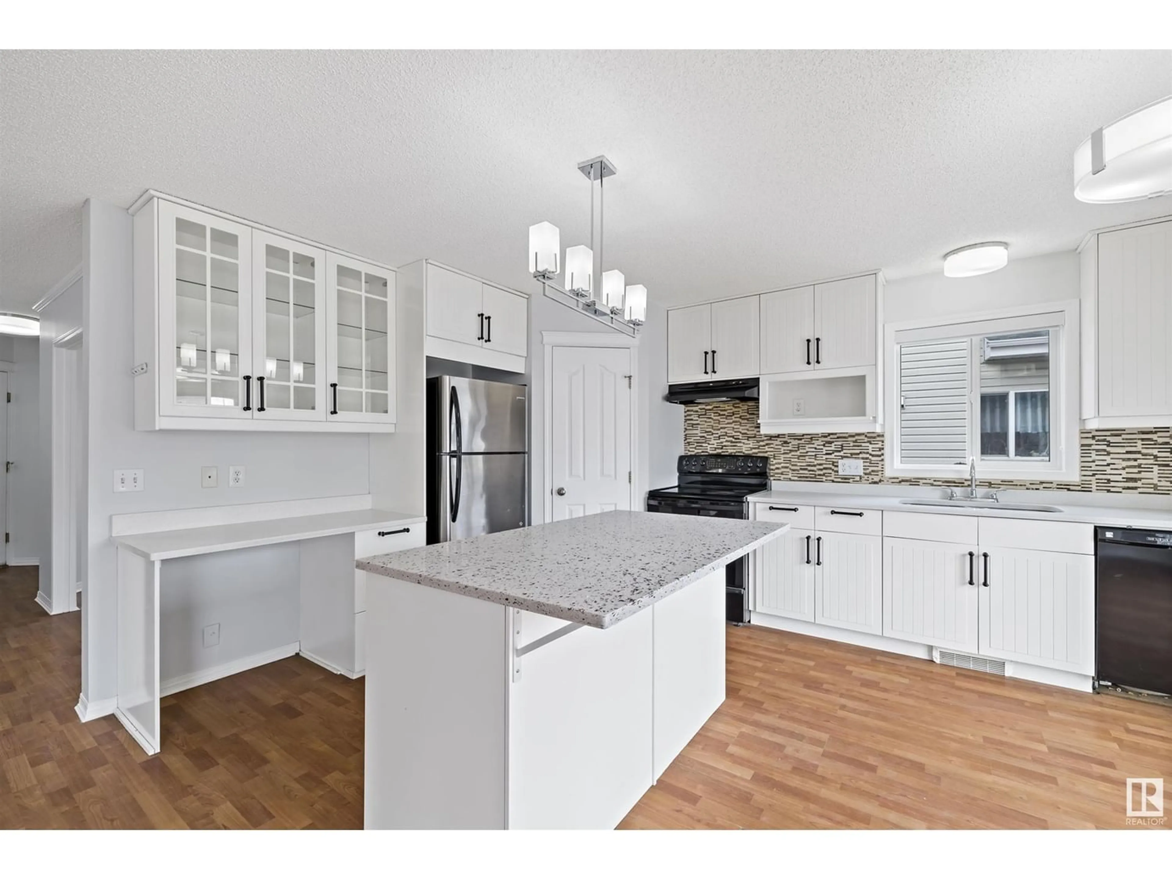Kitchen for 4039 31 ST NW NW, Edmonton Alberta T6T1L3