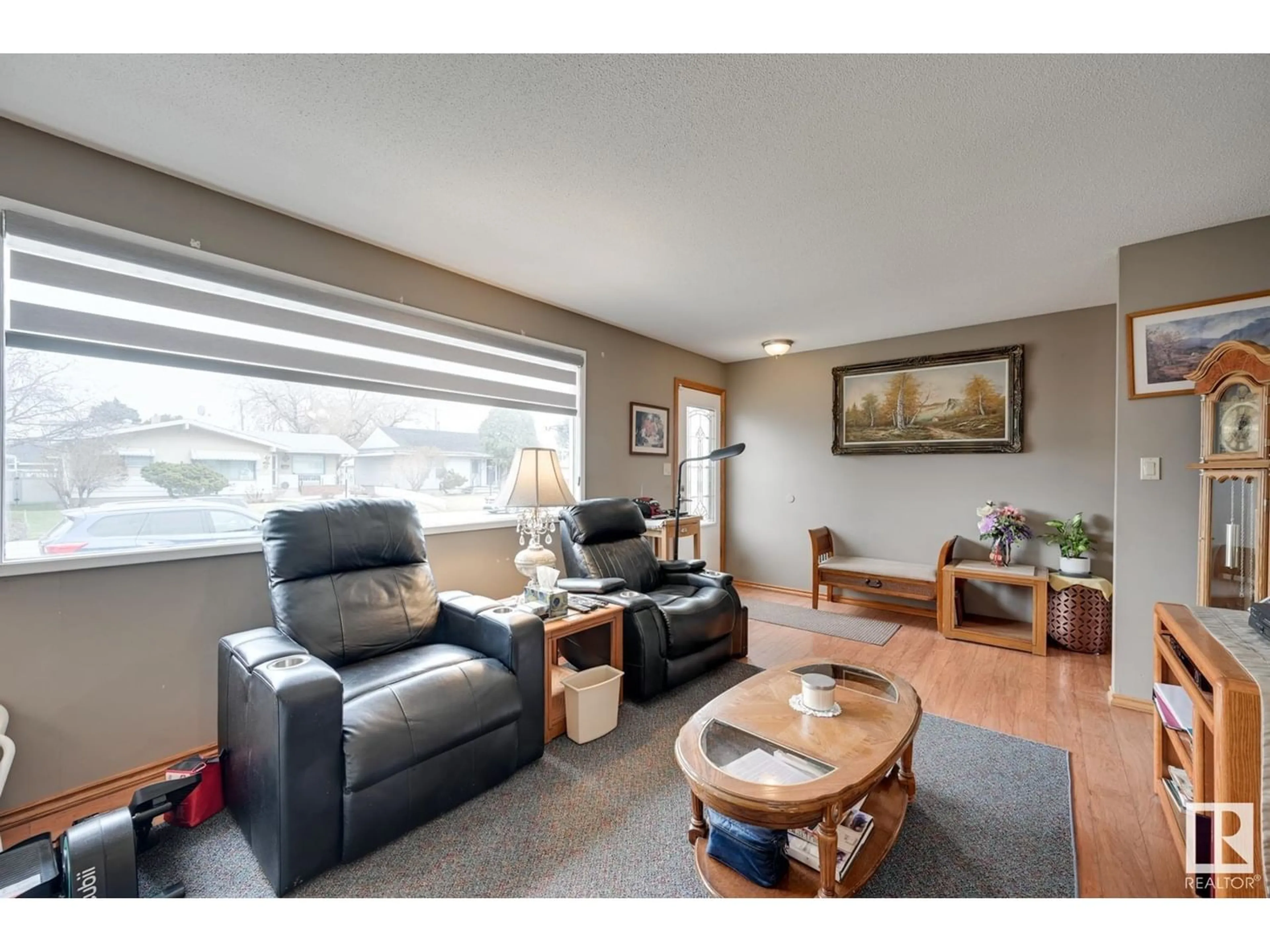 Living room for 13716 63 ST NW, Edmonton Alberta T5A1R3