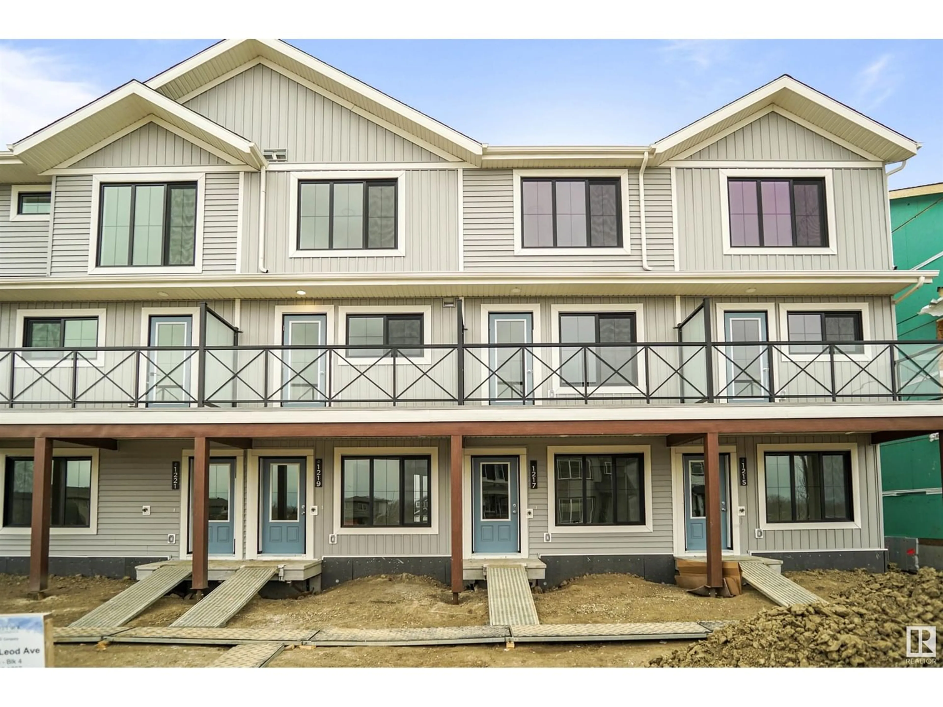 A pic from exterior of the house or condo for 584 Kinglet BV NW, Edmonton Alberta T5S0N8