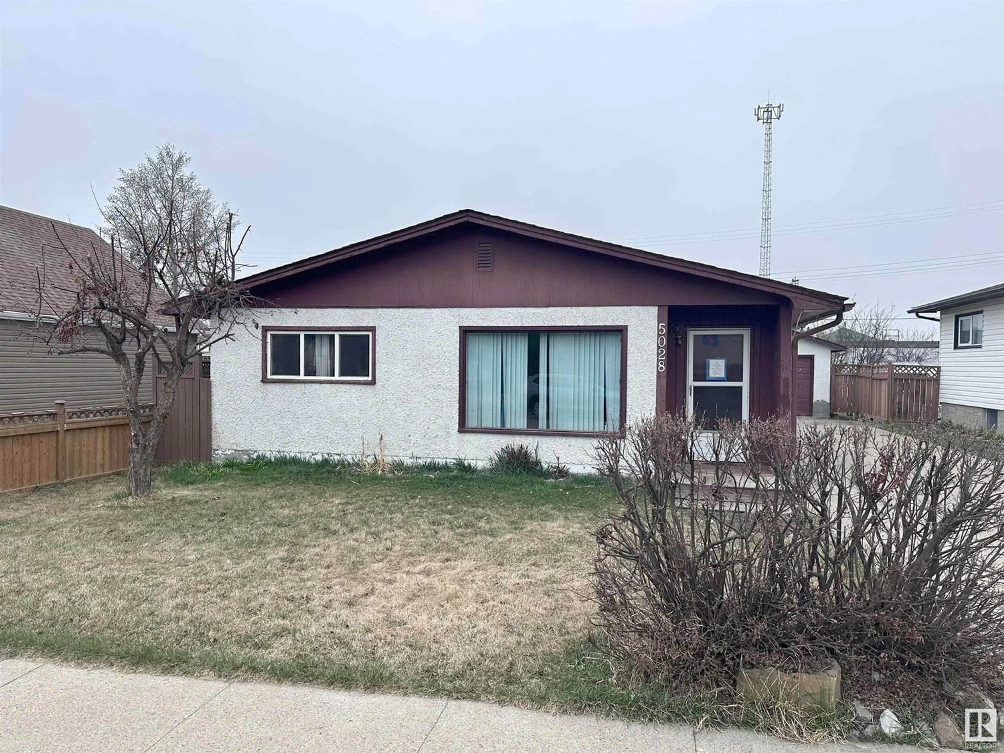 Frontside or backside of a home for 5028 49 AV, Onoway Alberta T0E1V0