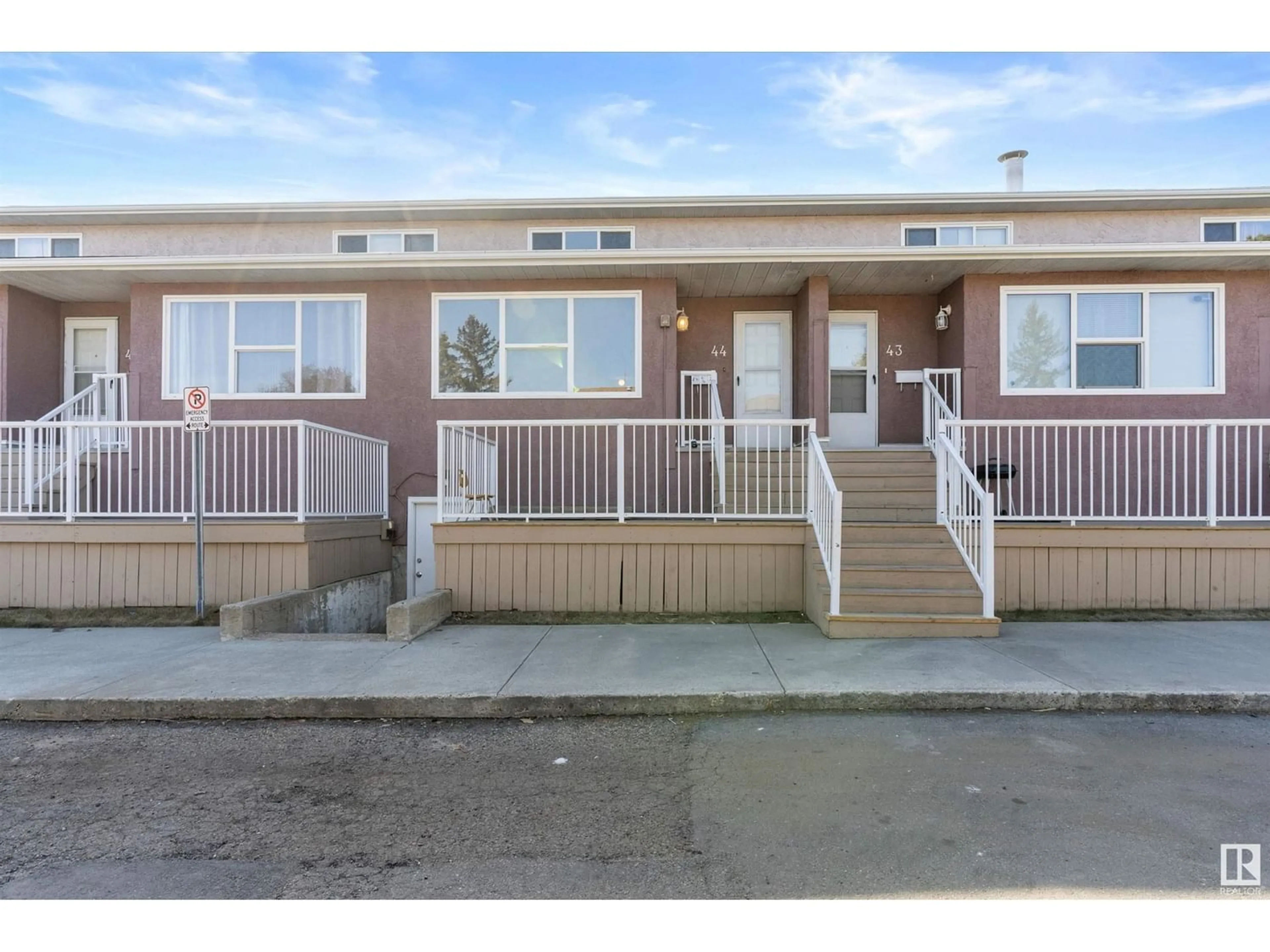 A pic from exterior of the house or condo for #44 13590 38 ST NW, Edmonton Alberta T5A2W7