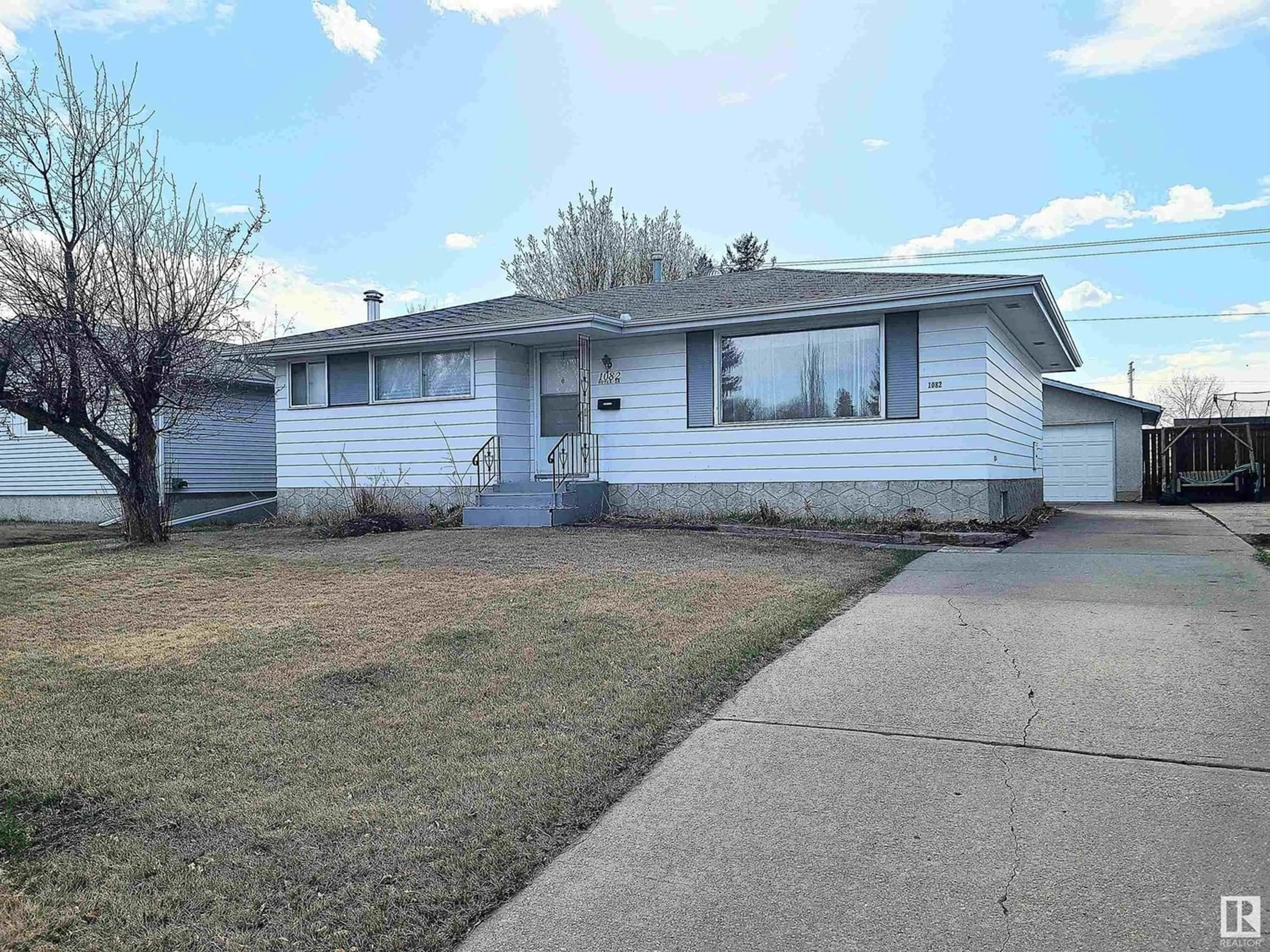 Frontside or backside of a home for 1082 Moyer DR, Sherwood Park Alberta T8A1E6