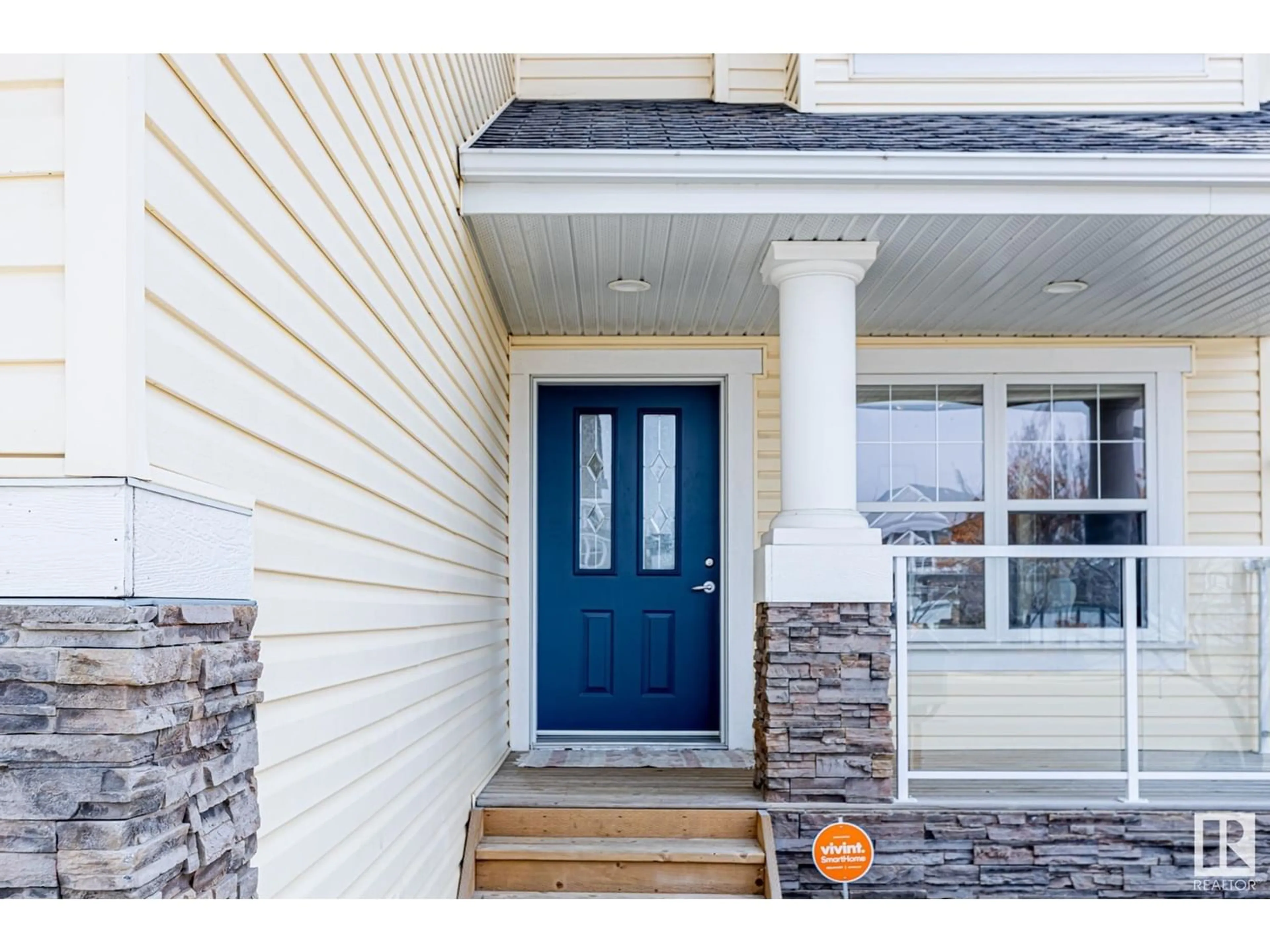 Indoor entryway for 1304 84 ST SW, Edmonton Alberta T6X1M6