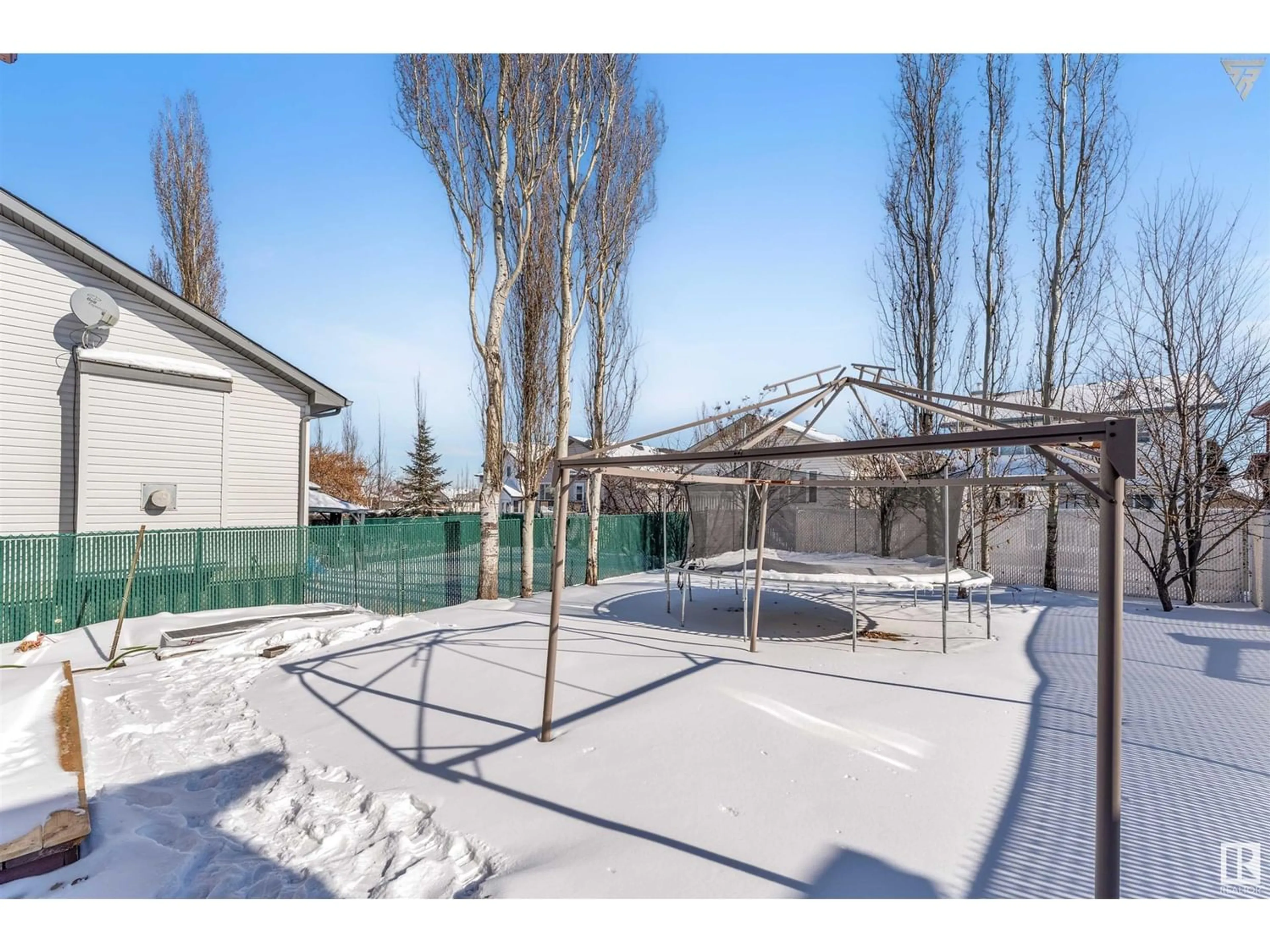 Patio for 3781 21 ST NW, Edmonton Alberta T6T1R5