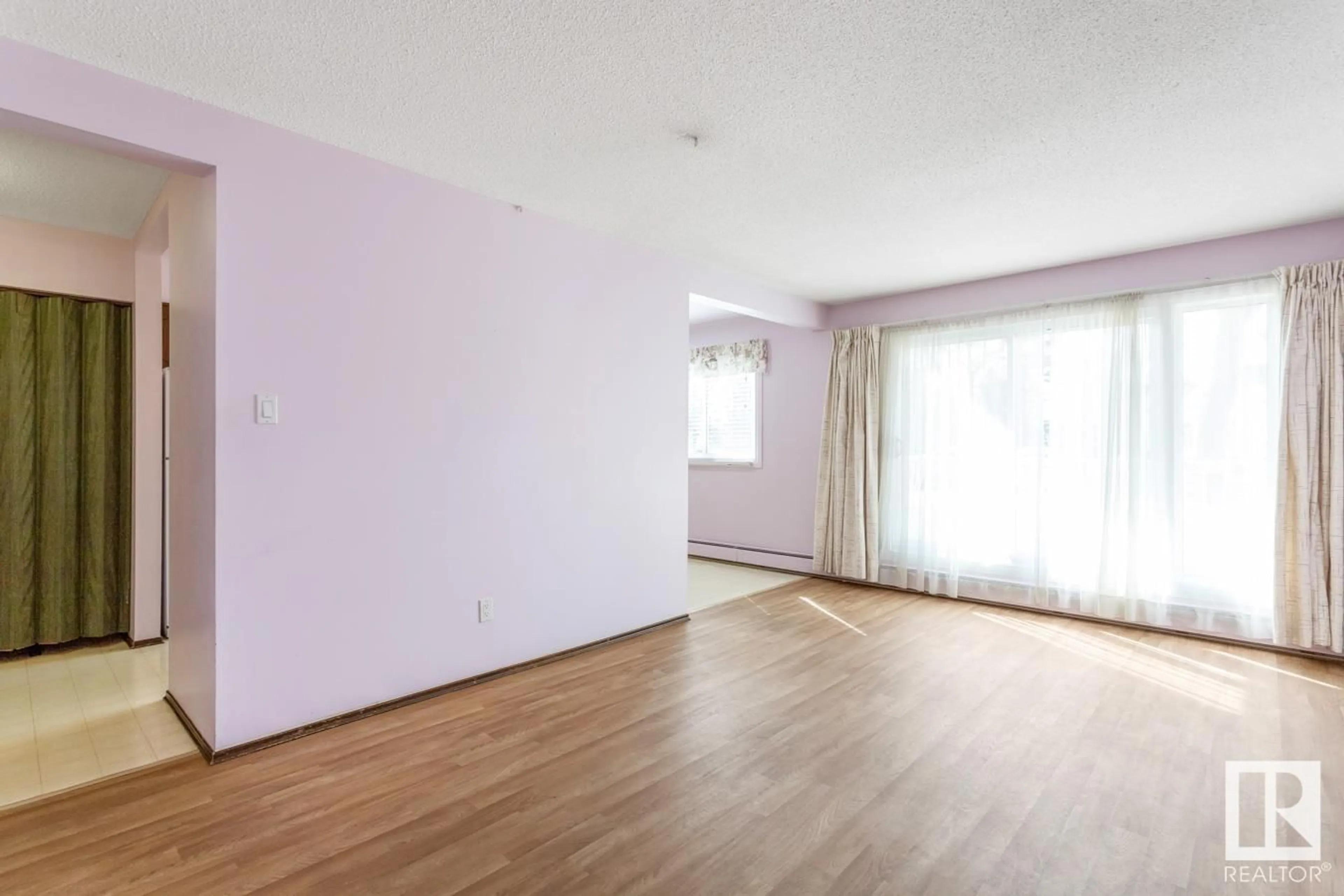 A pic of a room for 8924 85 AV NW, Edmonton Alberta T6C1H1