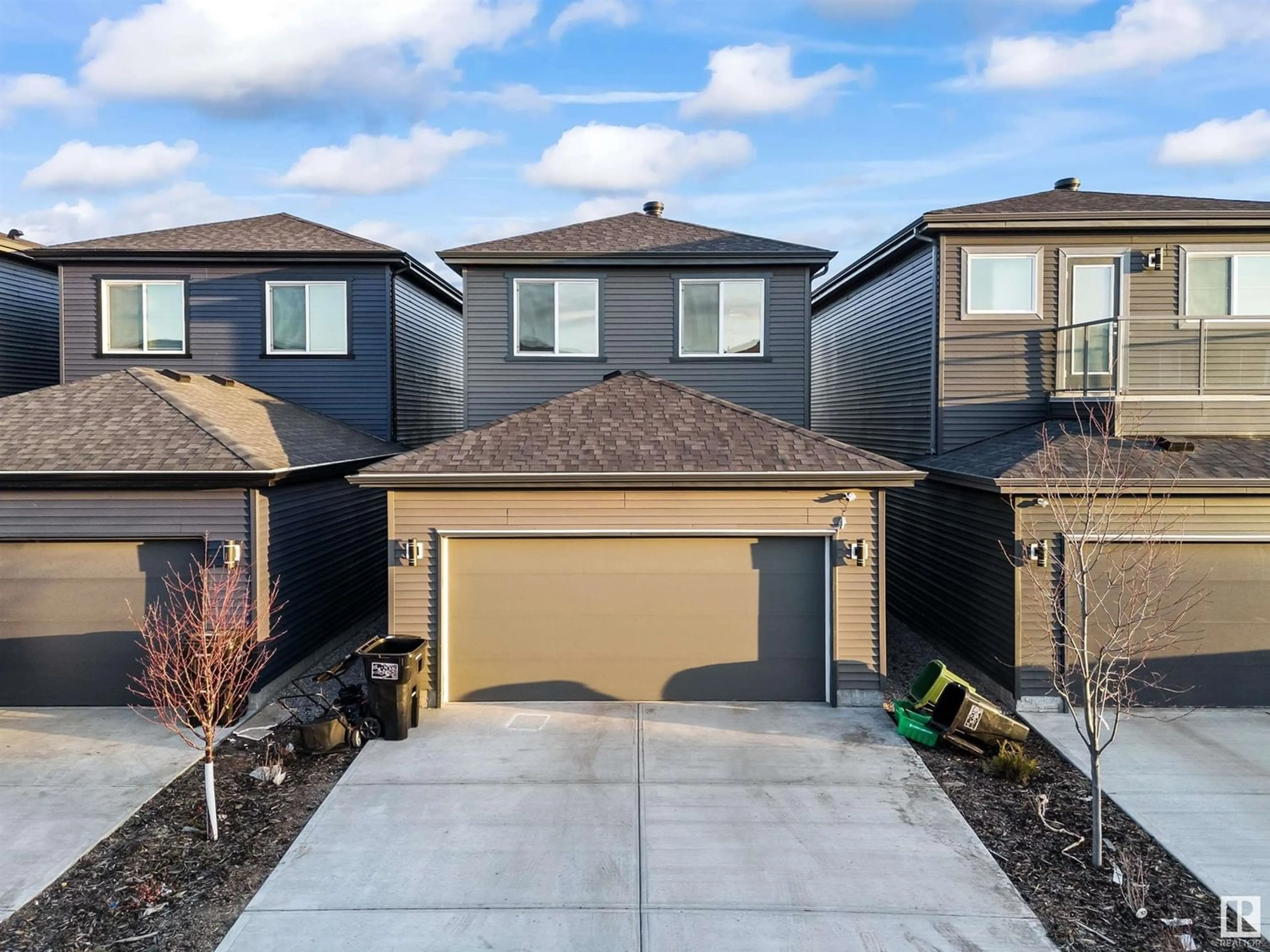 Frontside or backside of a home for 8046 KIRIAK LI SW, Edmonton Alberta T6W1A5