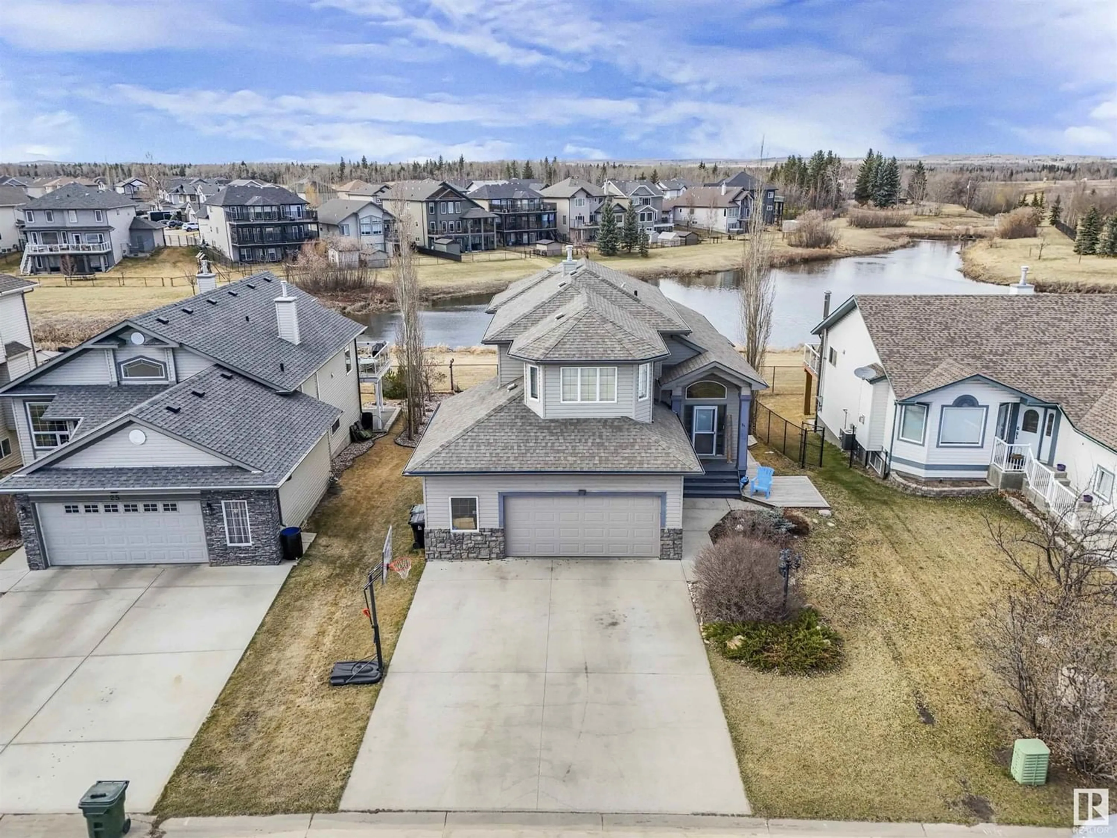 Frontside or backside of a home for 23 HUNTINGTON DR, Spruce Grove Alberta T7X4K6