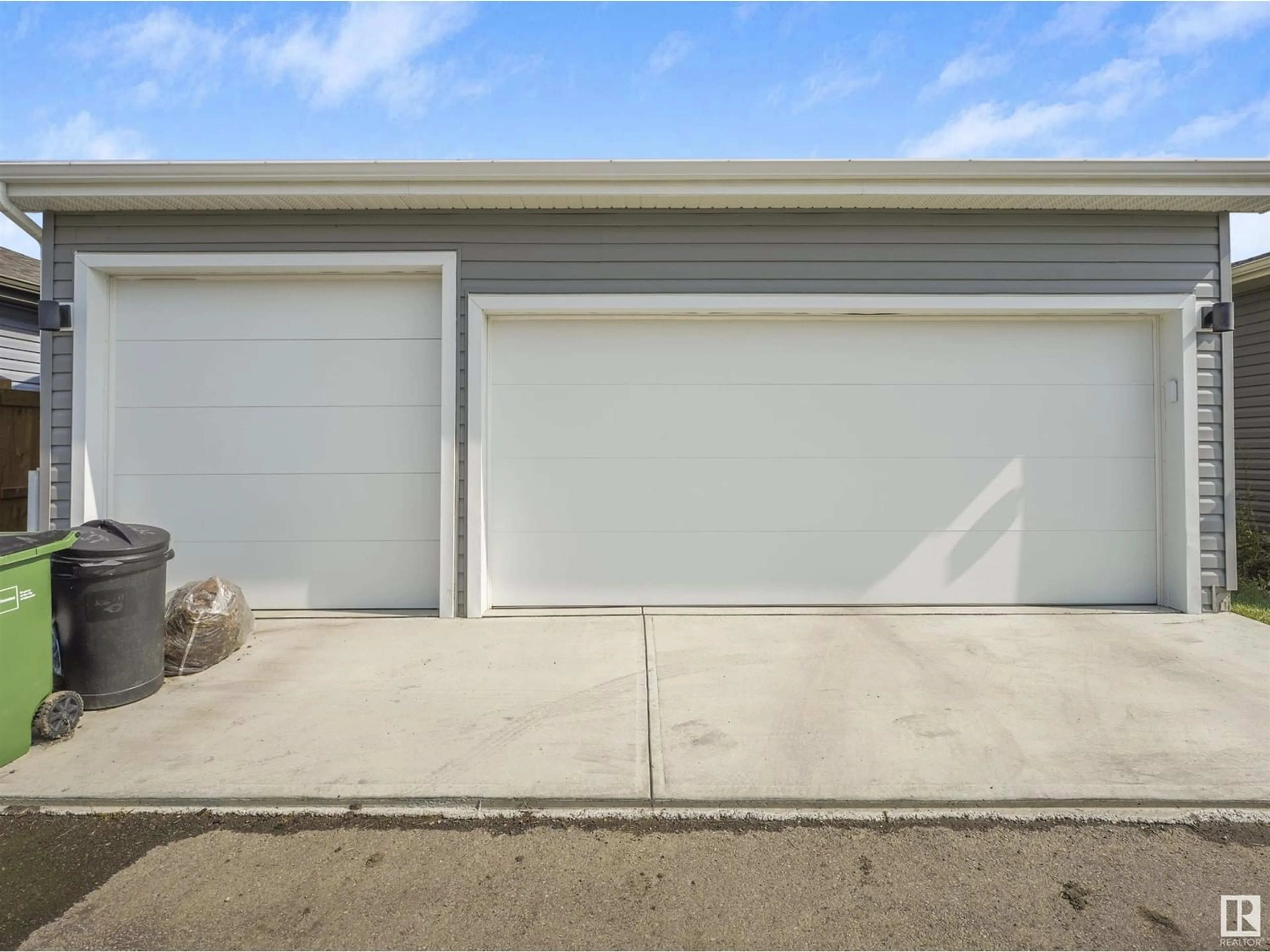 Indoor garage for 17920 61 ST NW, Edmonton Alberta T5Y3X1