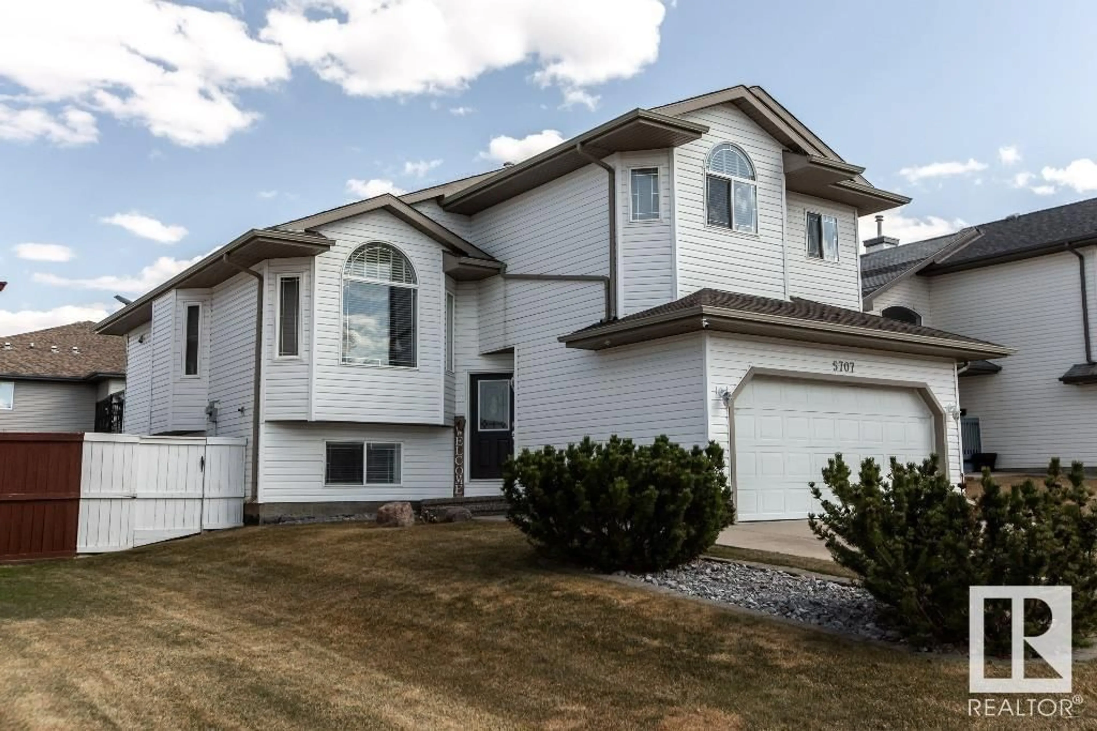 Frontside or backside of a home for 5707 45 ST, Tofield Alberta T0B4J0