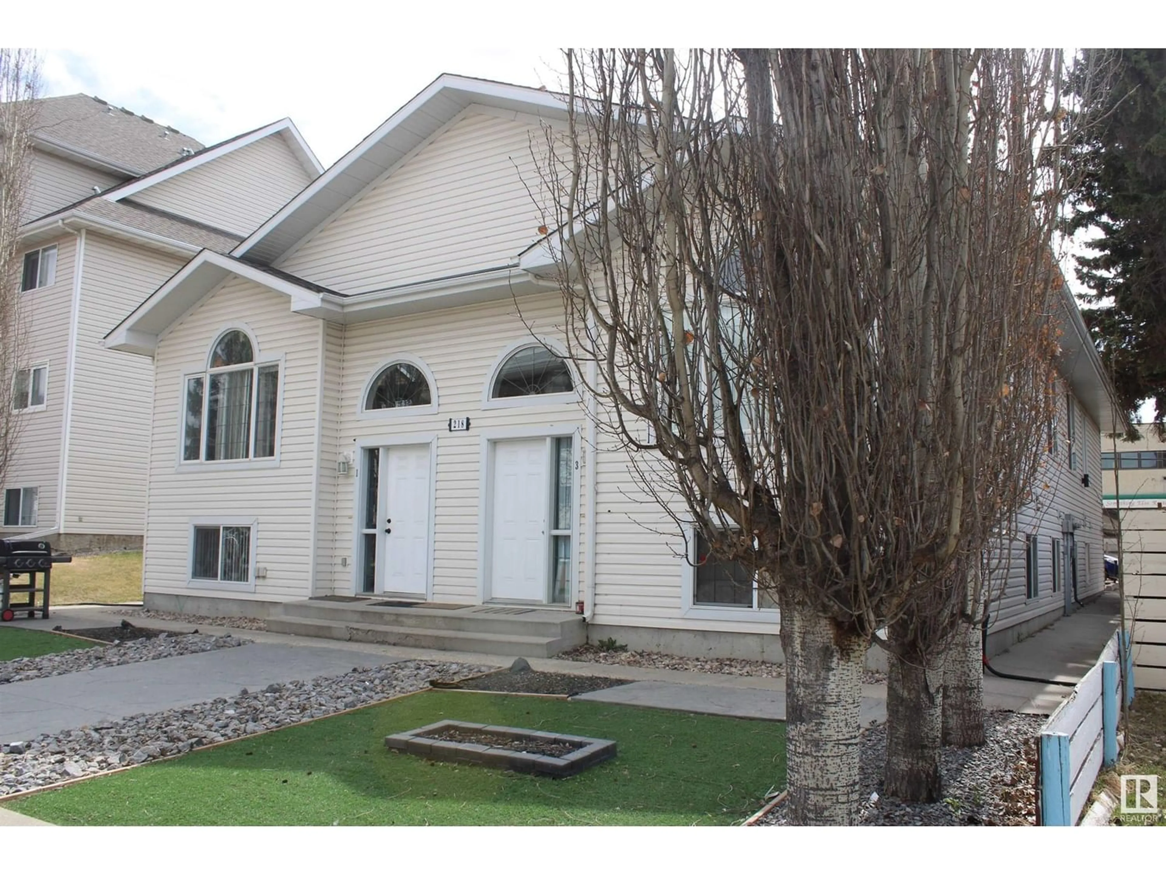 Outside view for 218 church RD, Spruce Grove Alberta T7X2K3