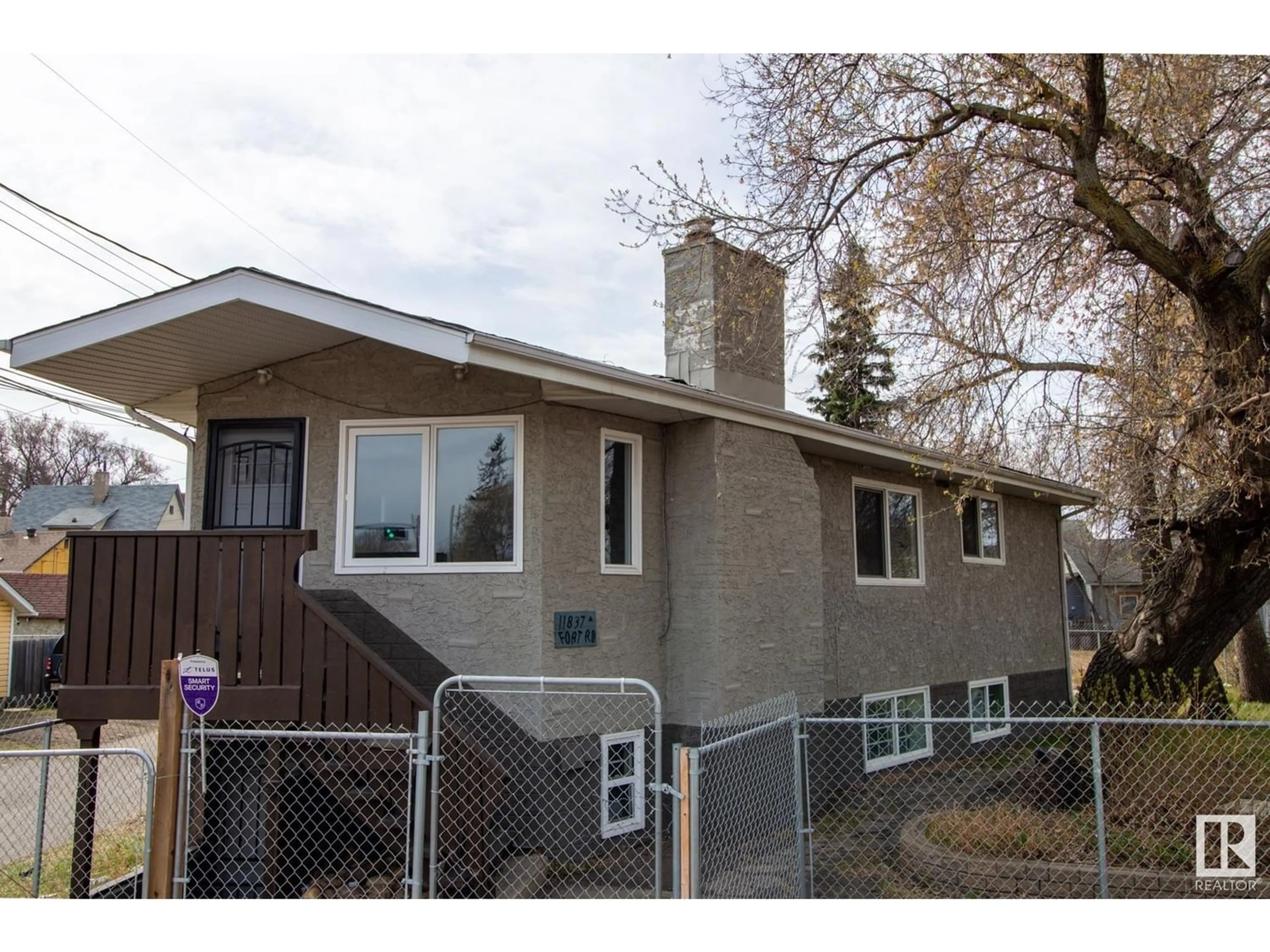 Frontside or backside of a home for 11837 Fort RD NW, Edmonton Alberta T5B4G6