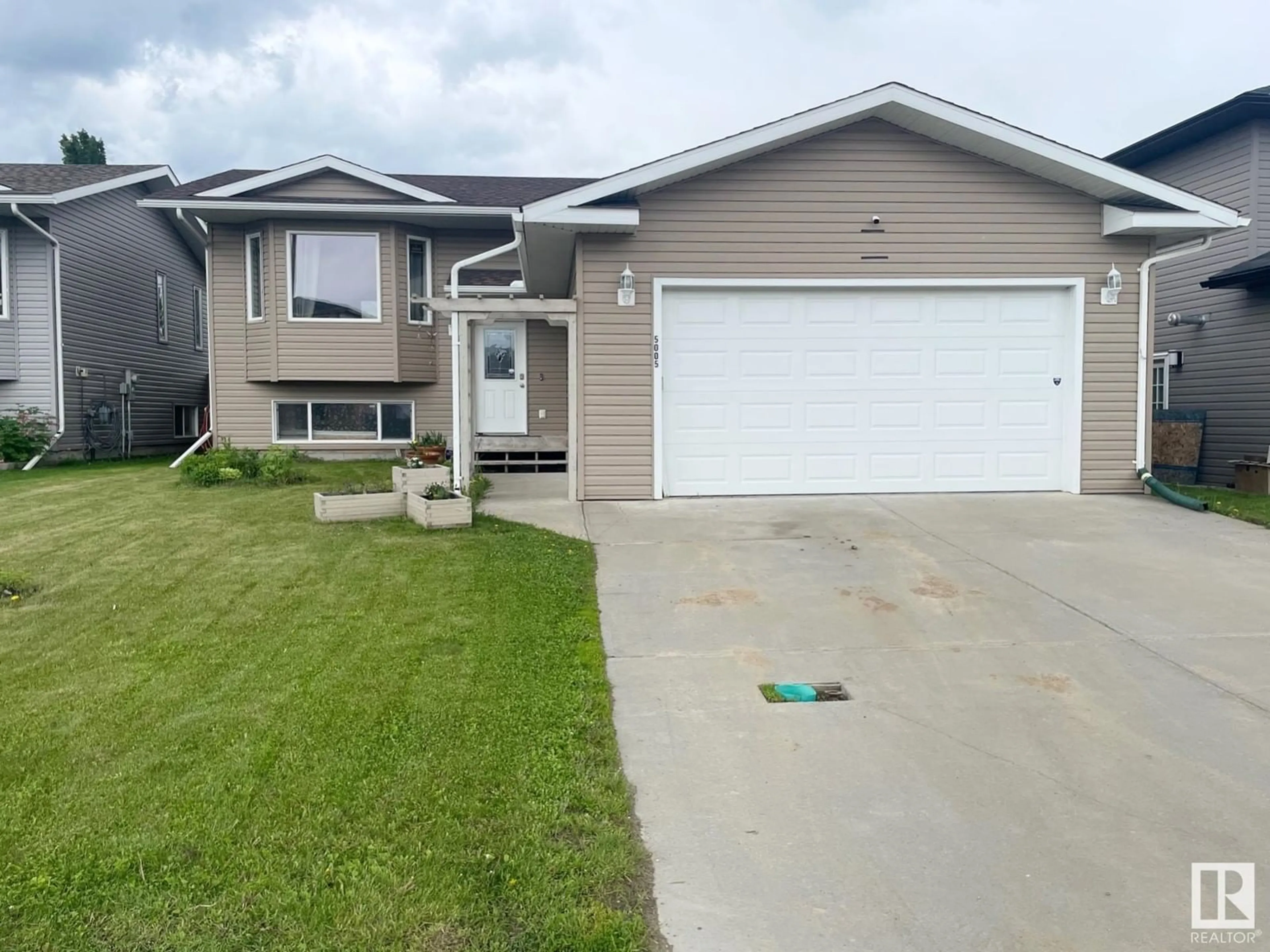 Frontside or backside of a home for 5005 54 AV, Cold Lake Alberta T9M0B4