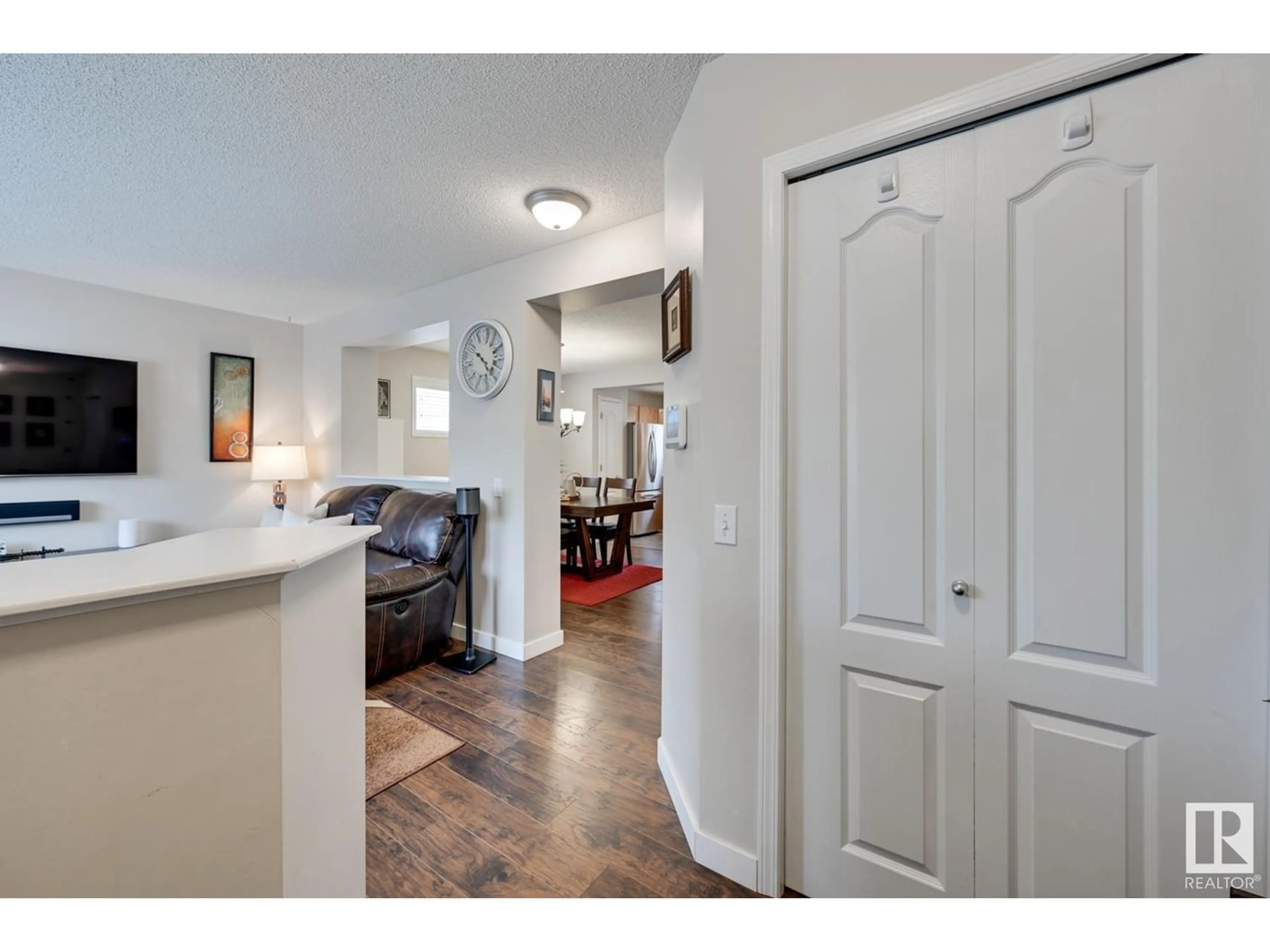 Indoor entryway for 1141 HYNDMAN RD NW, Edmonton Alberta T5A5J1