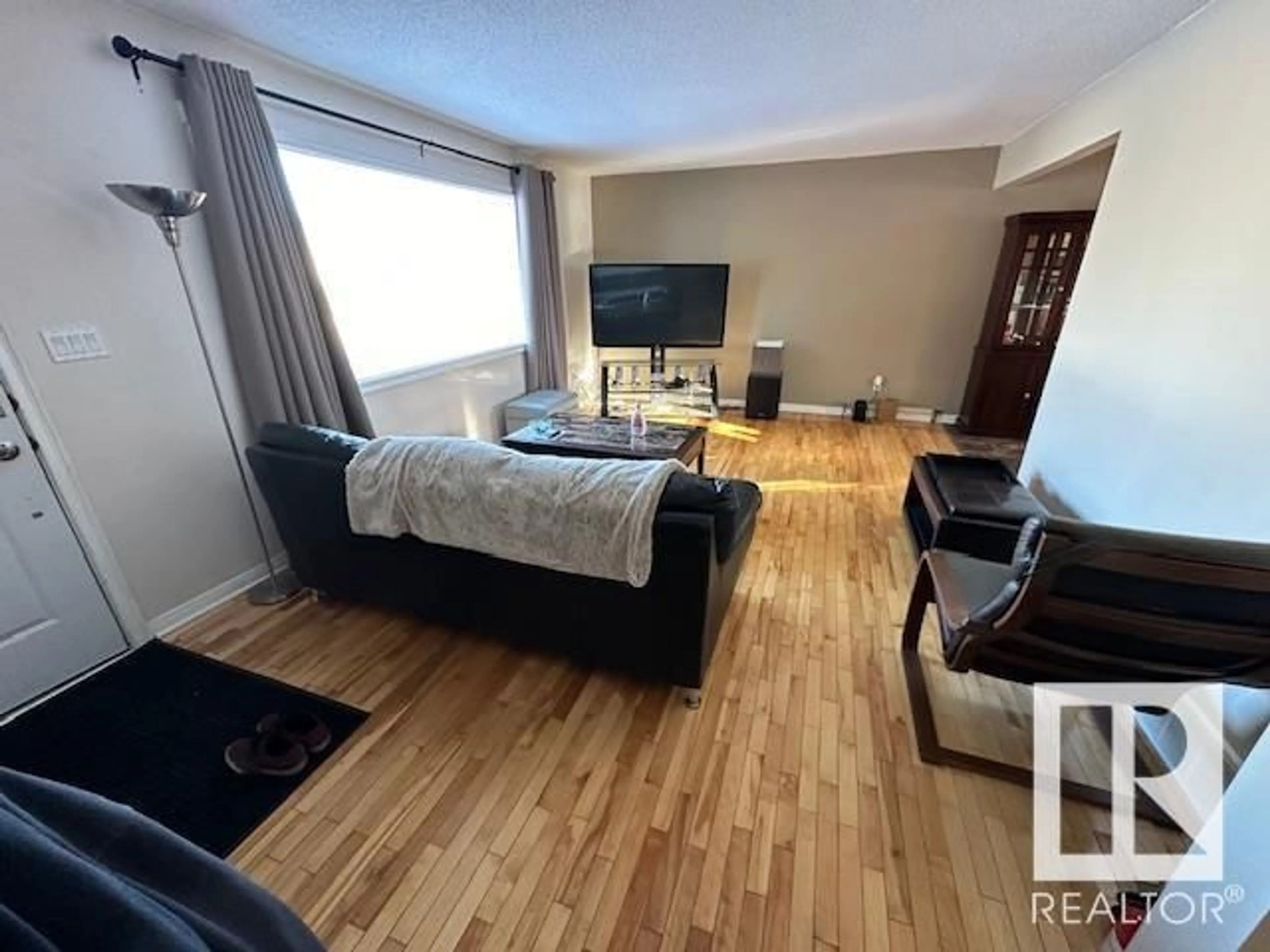 A pic of a room for 8123 34A AV NW, Edmonton Alberta T6K0B5
