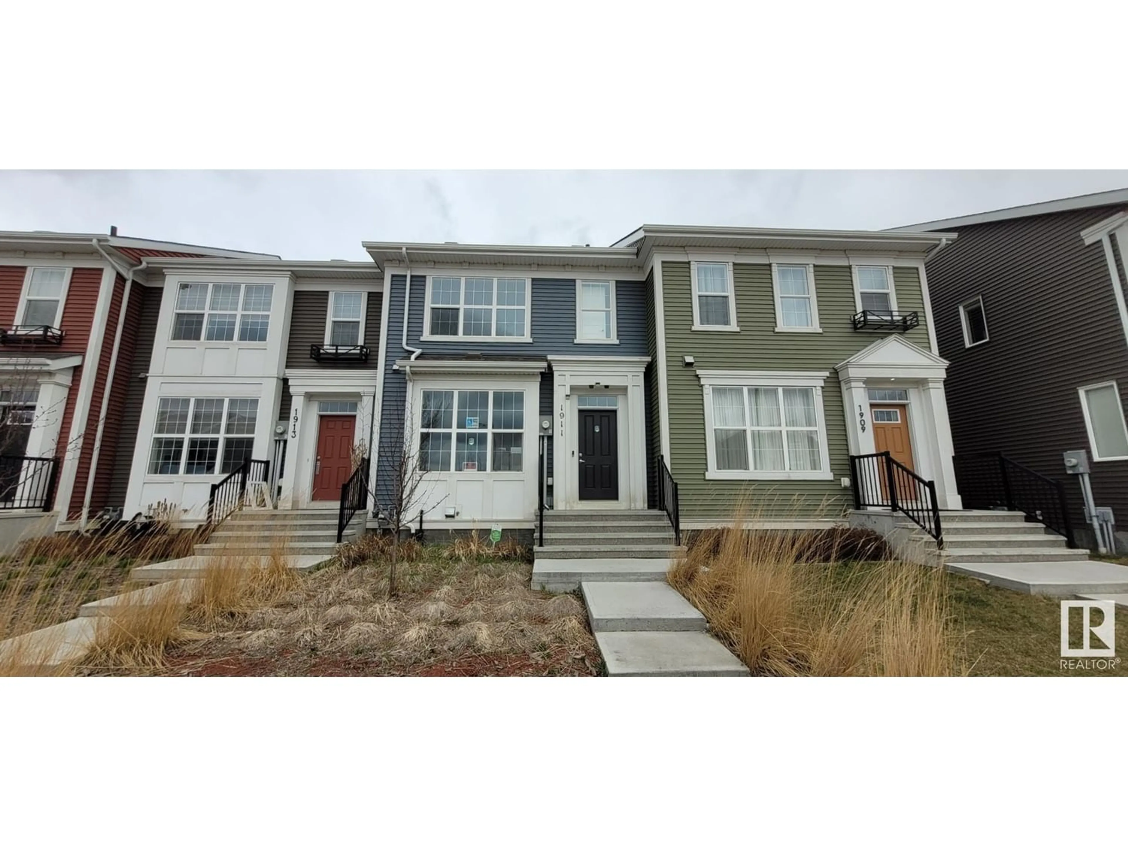 A pic from exterior of the house or condo for 1911 24 ST NW, Edmonton Alberta T6T2C9
