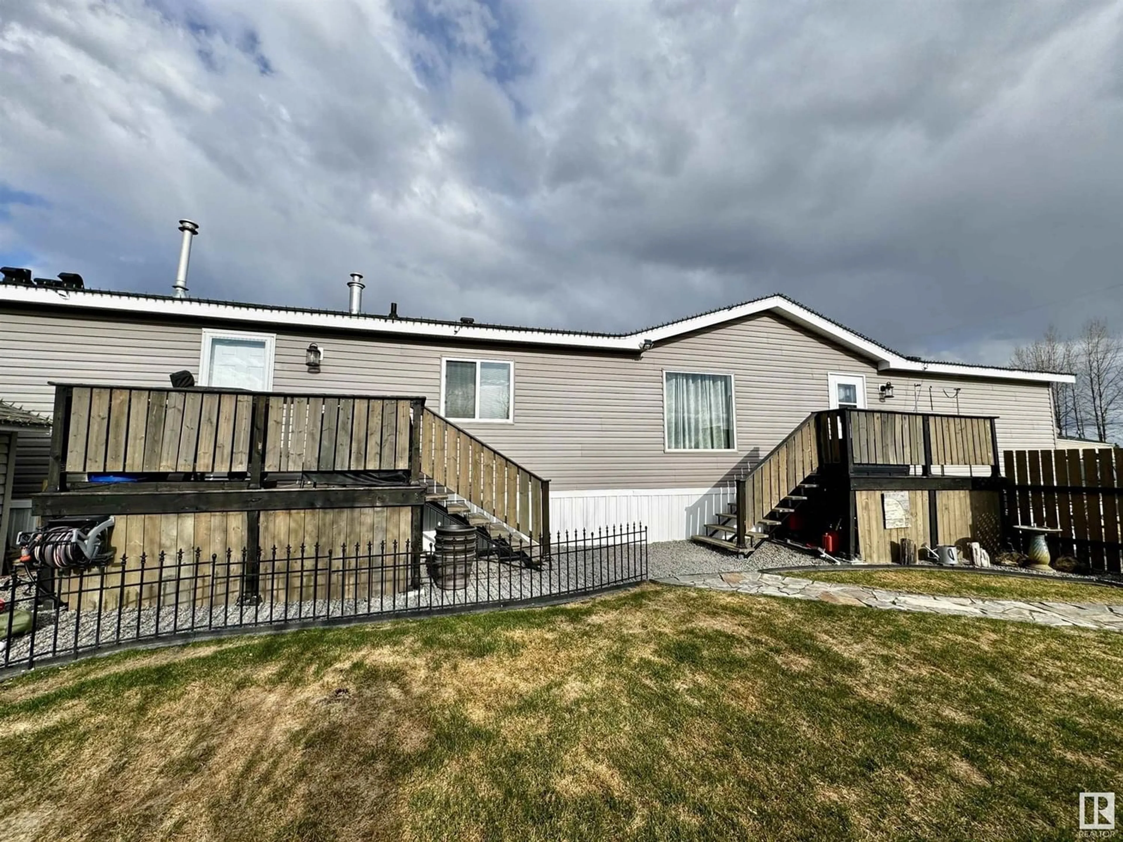A pic from exterior of the house or condo for 101 2251 50 ST, Drayton Valley Alberta T7A1M8
