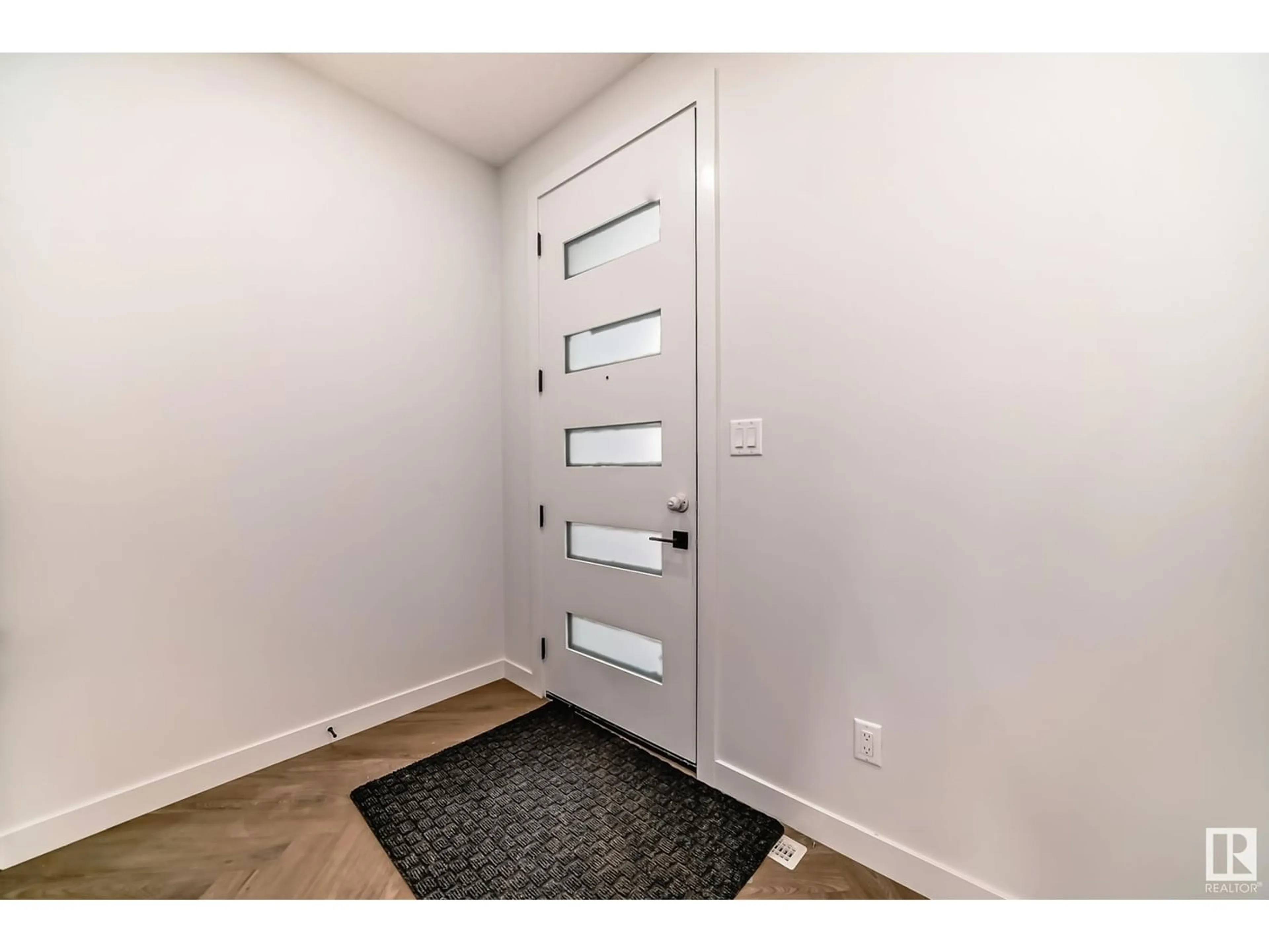 Indoor entryway for 351 Canter Wynd, Sherwood Park Alberta T8A3G8